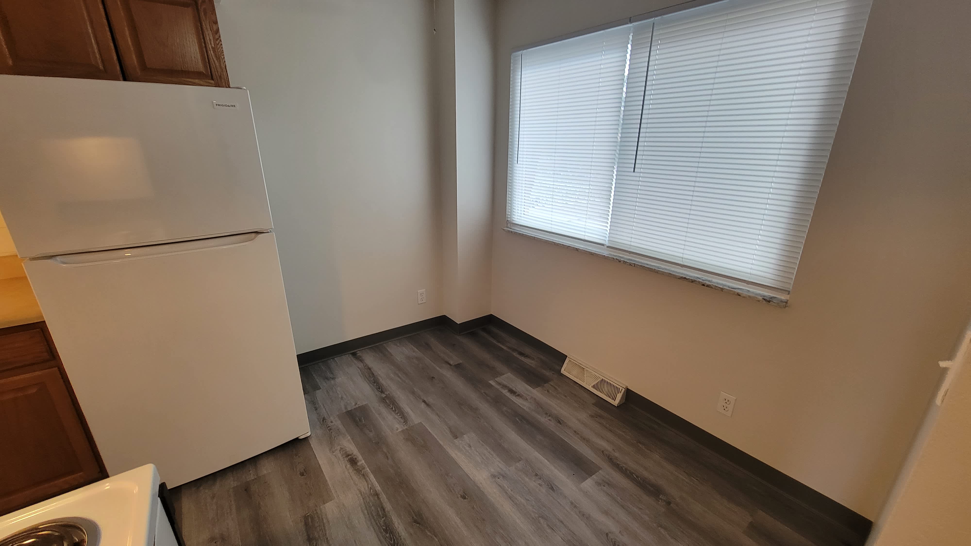 208 Northwest Ave – photo 5