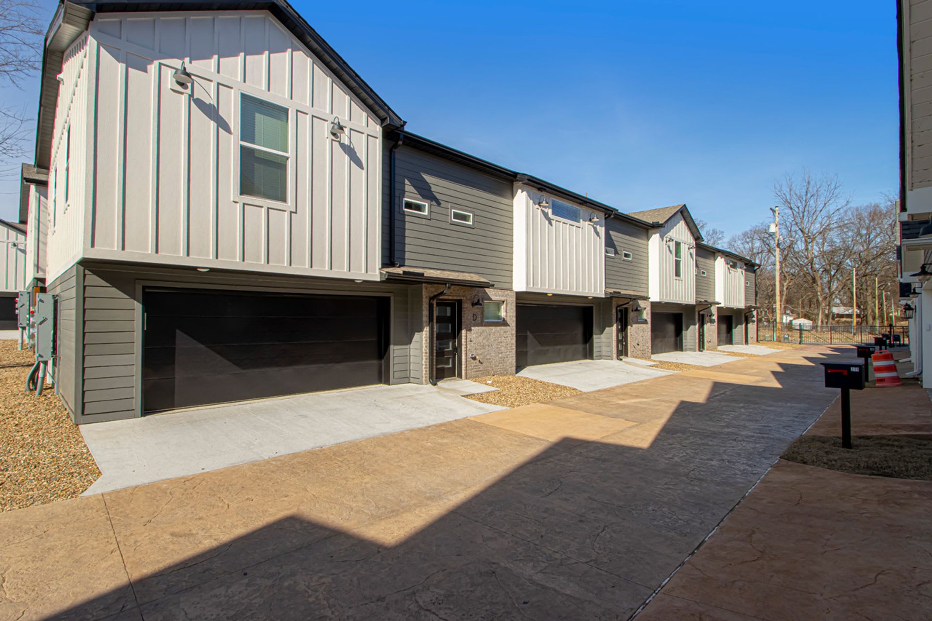 2 Bed 2 Bath 2 Car Garage Townhome In Rockwater Village – photo 5