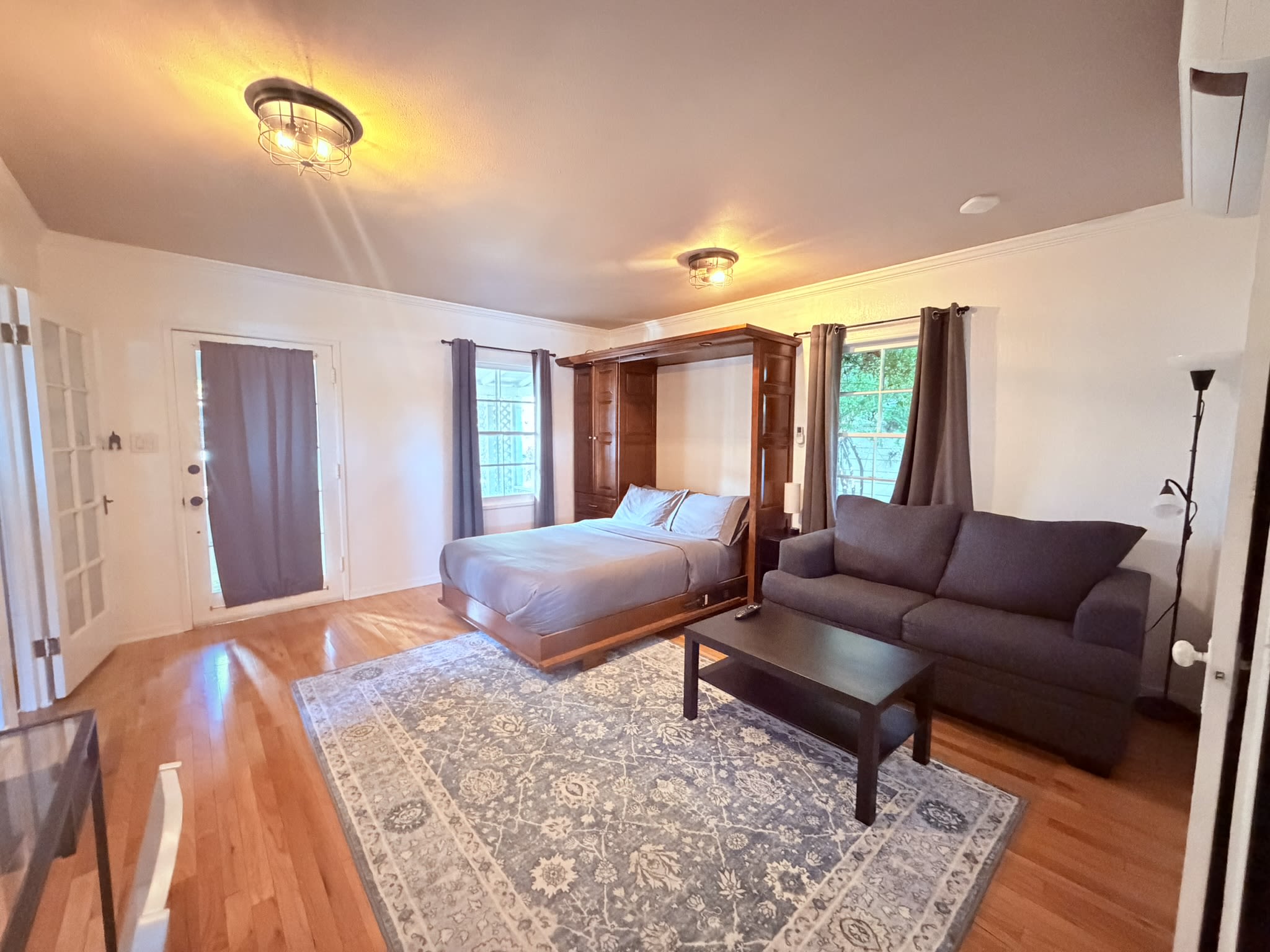 710 East Sunrise Boulevard – photo 2