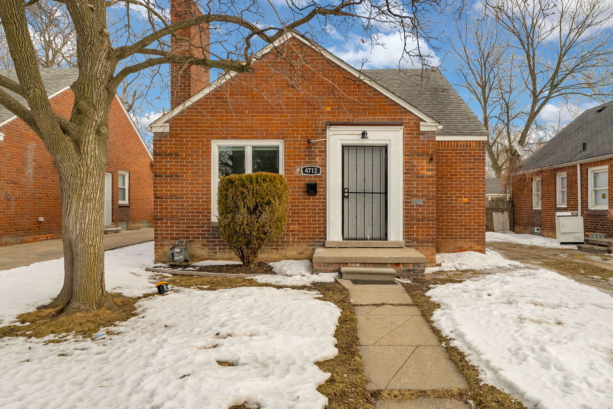 4712 Cadieux Road – photo 2