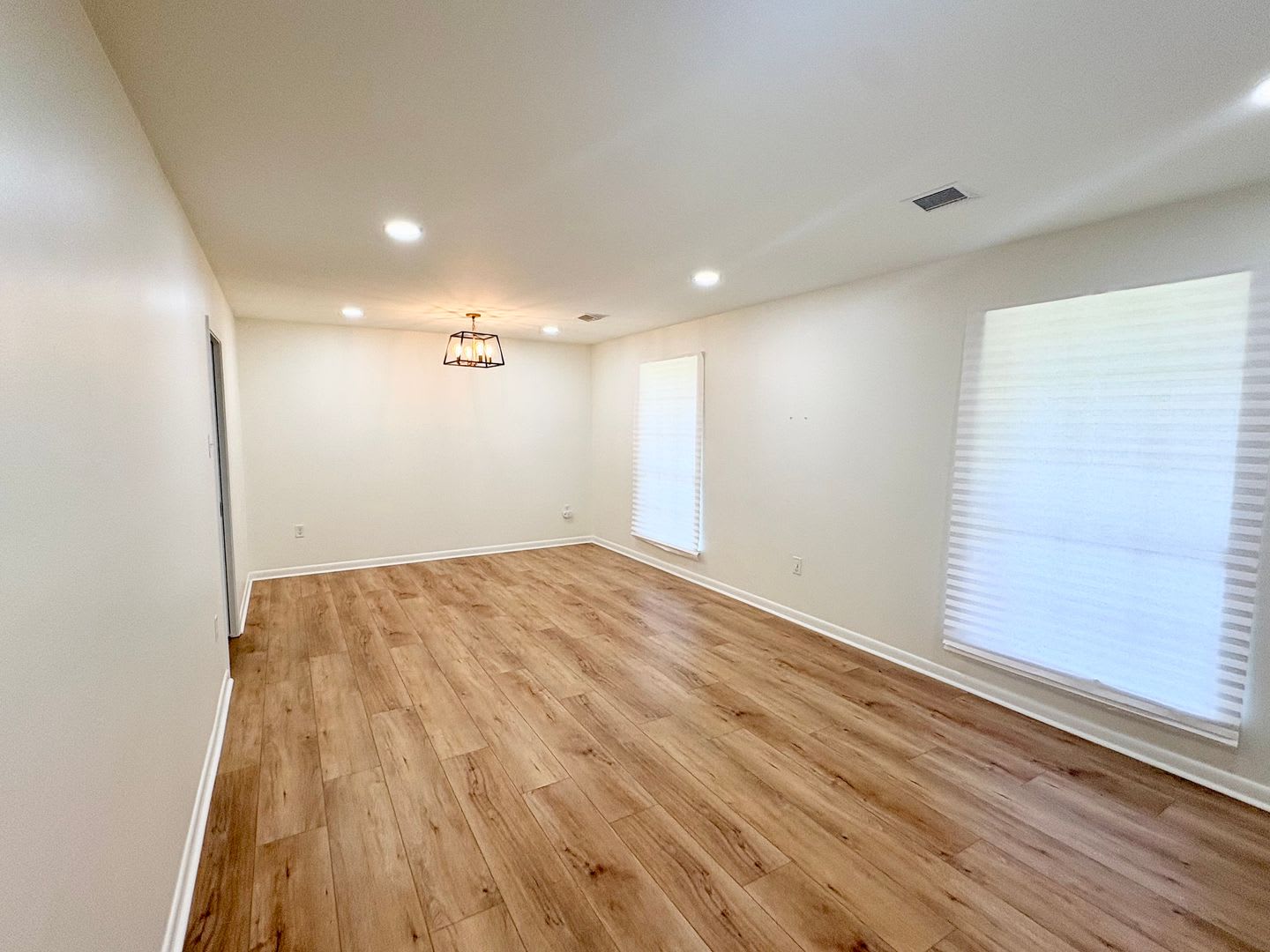 New Price!!! Newly Renovated 3BR/2.5 BA home – photo 4