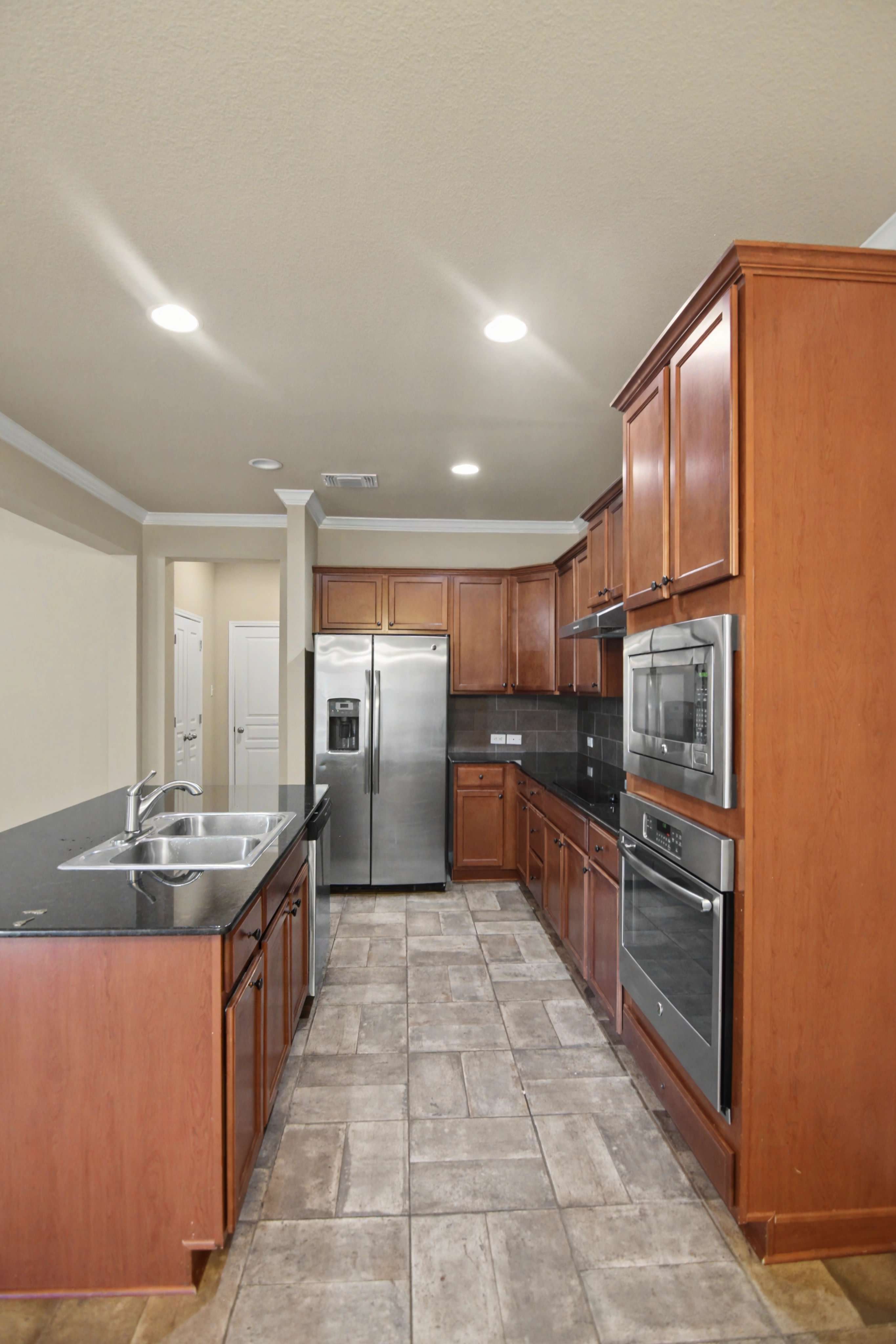 410 Stonehouse Ln – photo 4