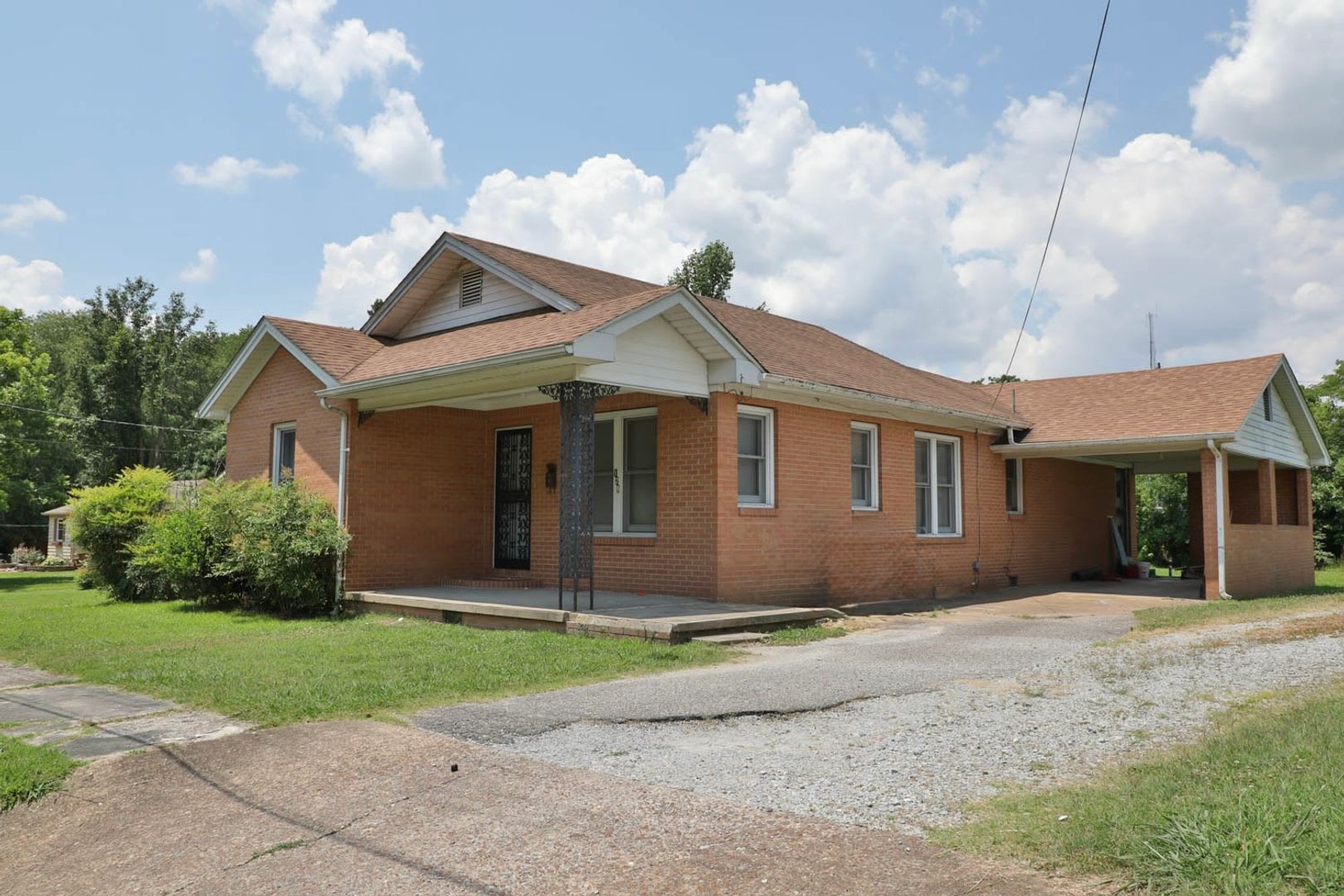 3 BD, 1 BA Charming Brick Home! – photo 3