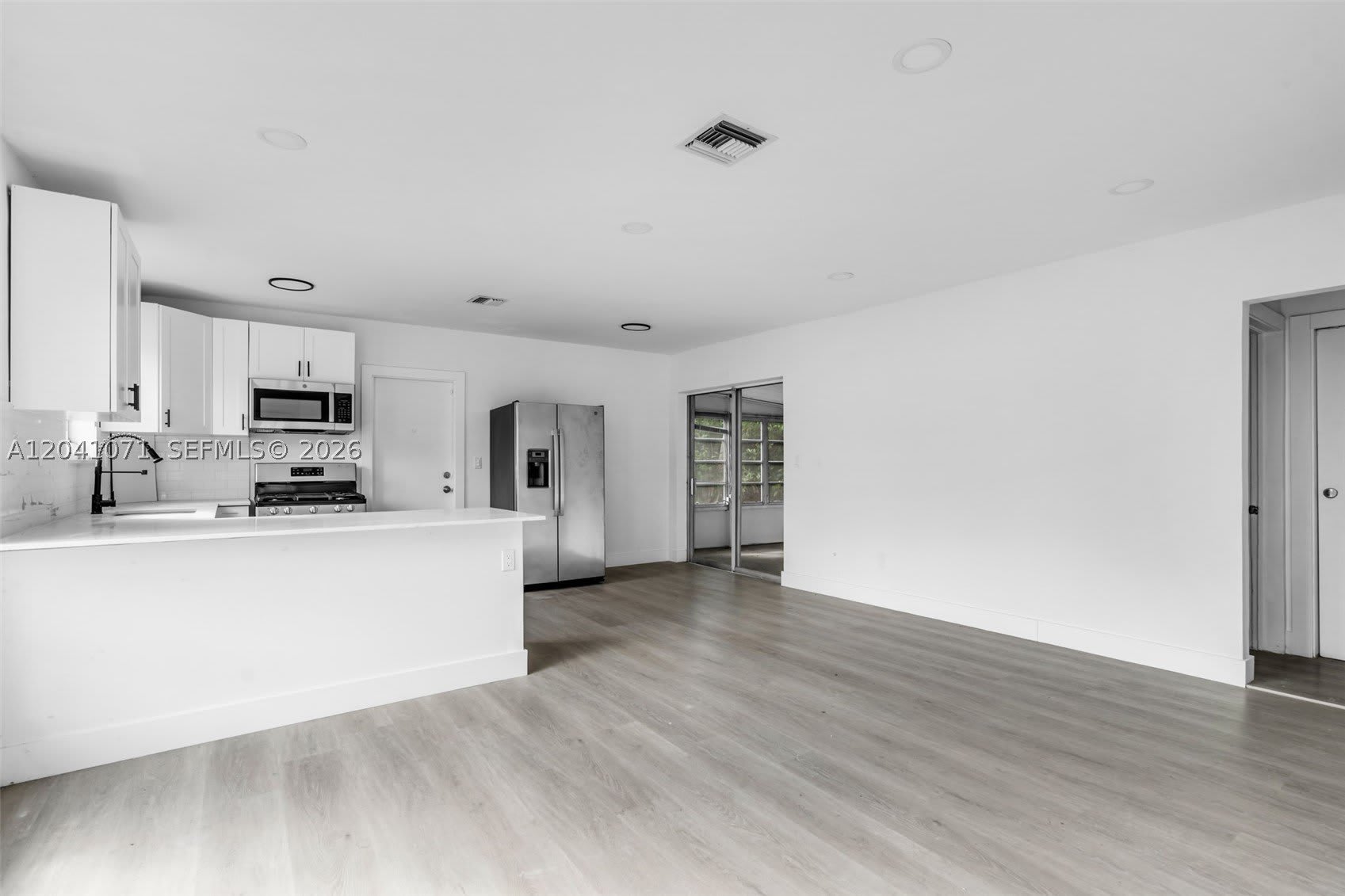 6831 Greene St – photo 4