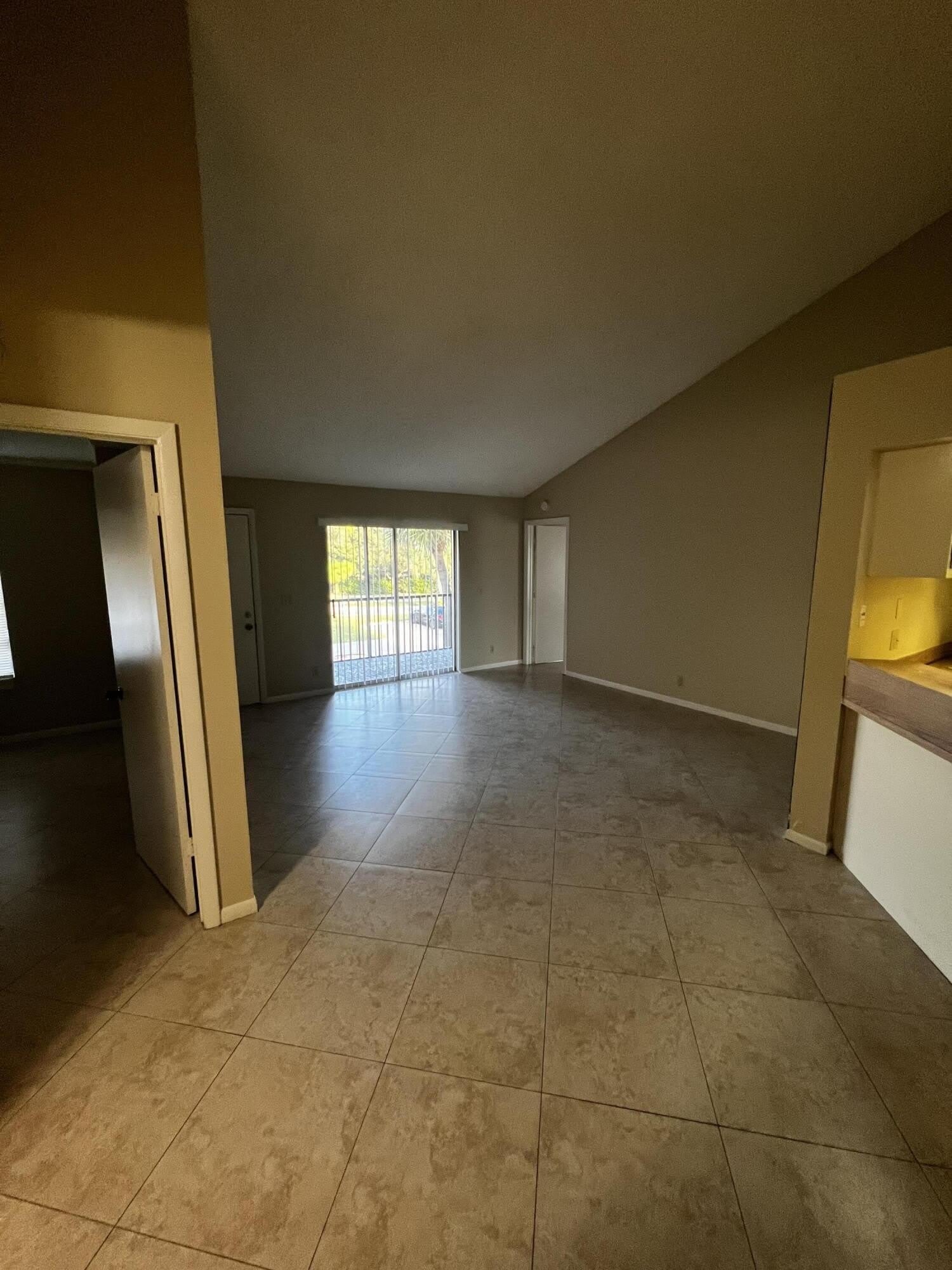 4215 S 57th Avenue – photo 3