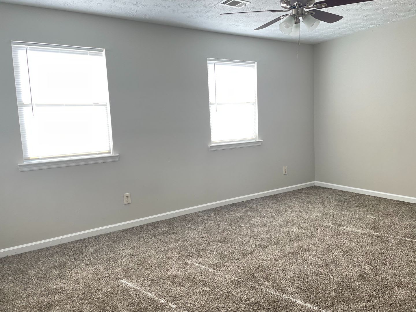 Spacious 2 Bedroom/2 Bath Townhome – photo 1