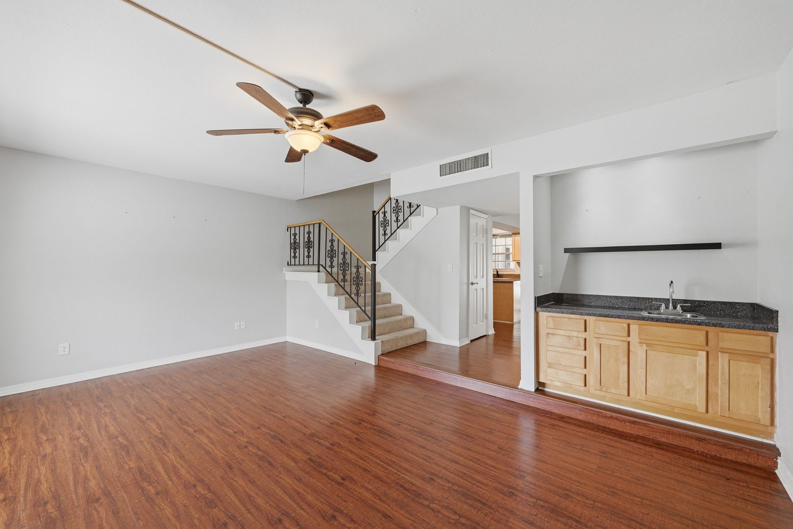 Spacious 2 Bedroom Townhome In The Heart Of Carrollwood – photo 3
