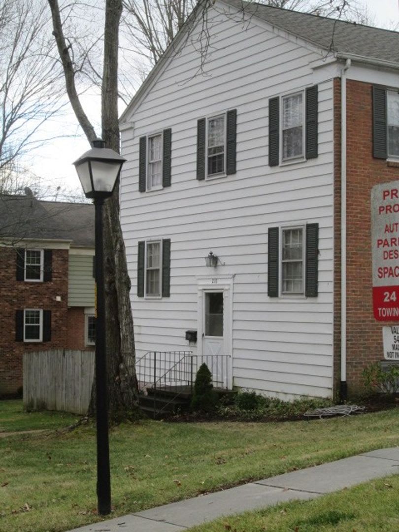 3 Bedroom 2.5 Bath Townhouse – photo 1