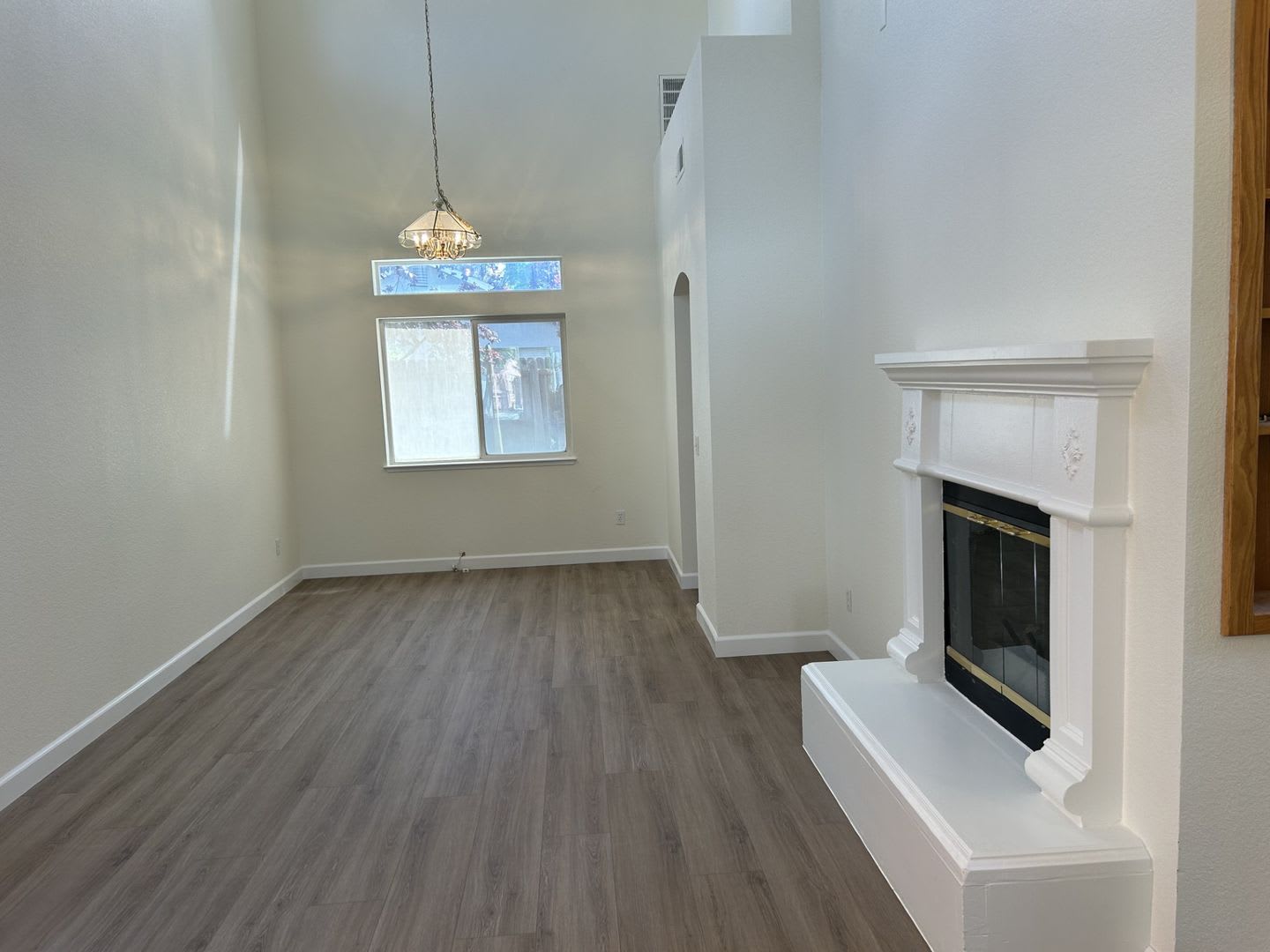4 Bedroom, 2 Bath, 1992 Square Foot Home – photo 3