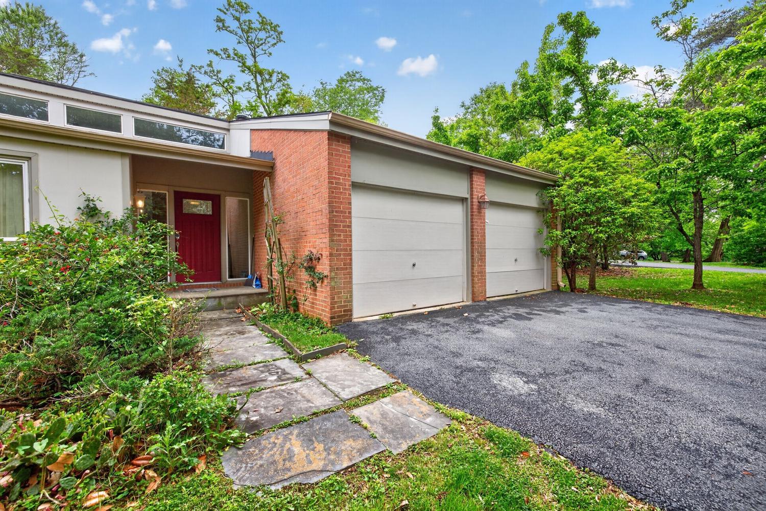 9404 Woodington Drive – photo 2