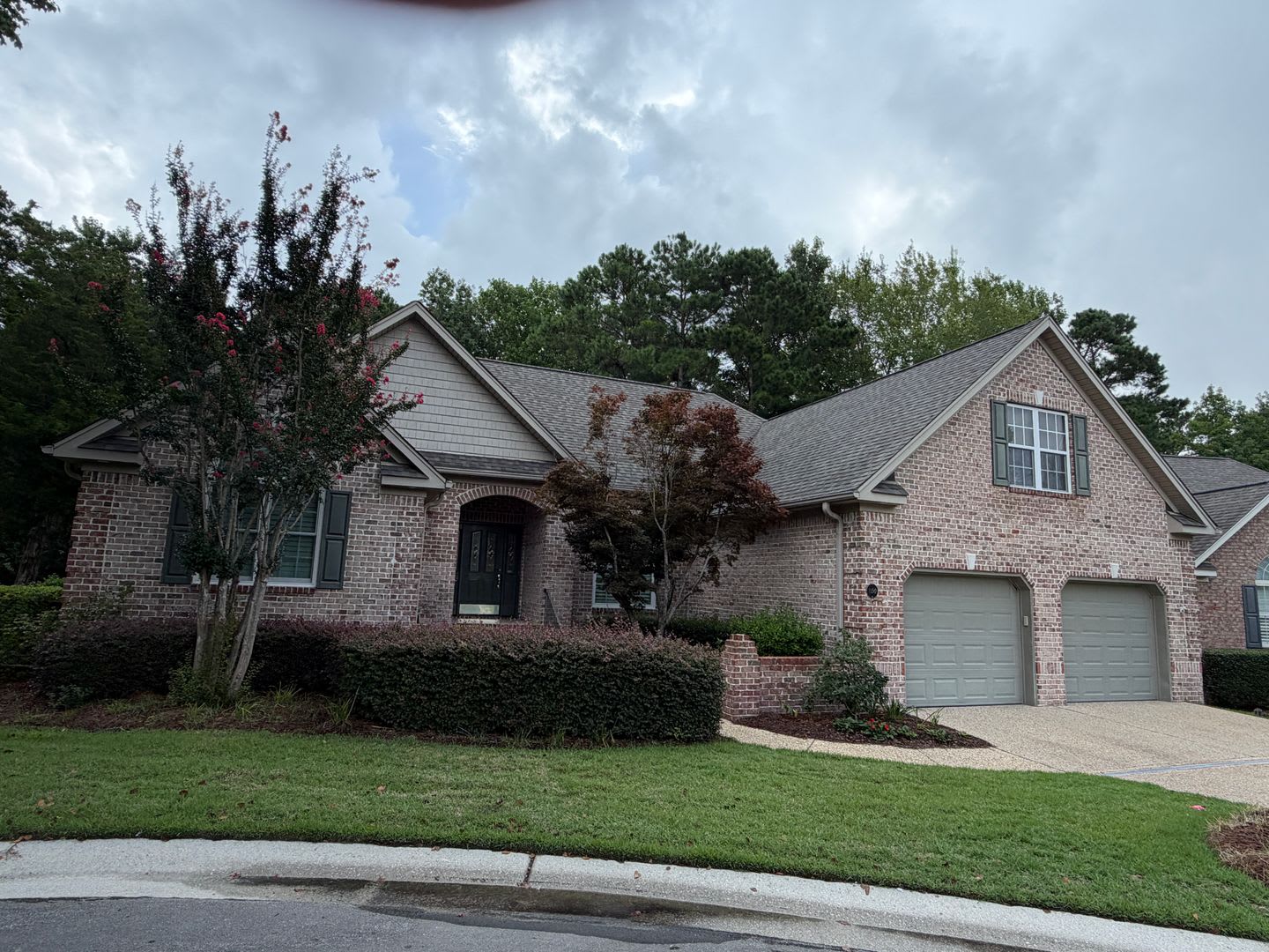 Beautiful 4-Bedroom Home with First-Floor Primary Suite & 2-Car Garage – photo 2