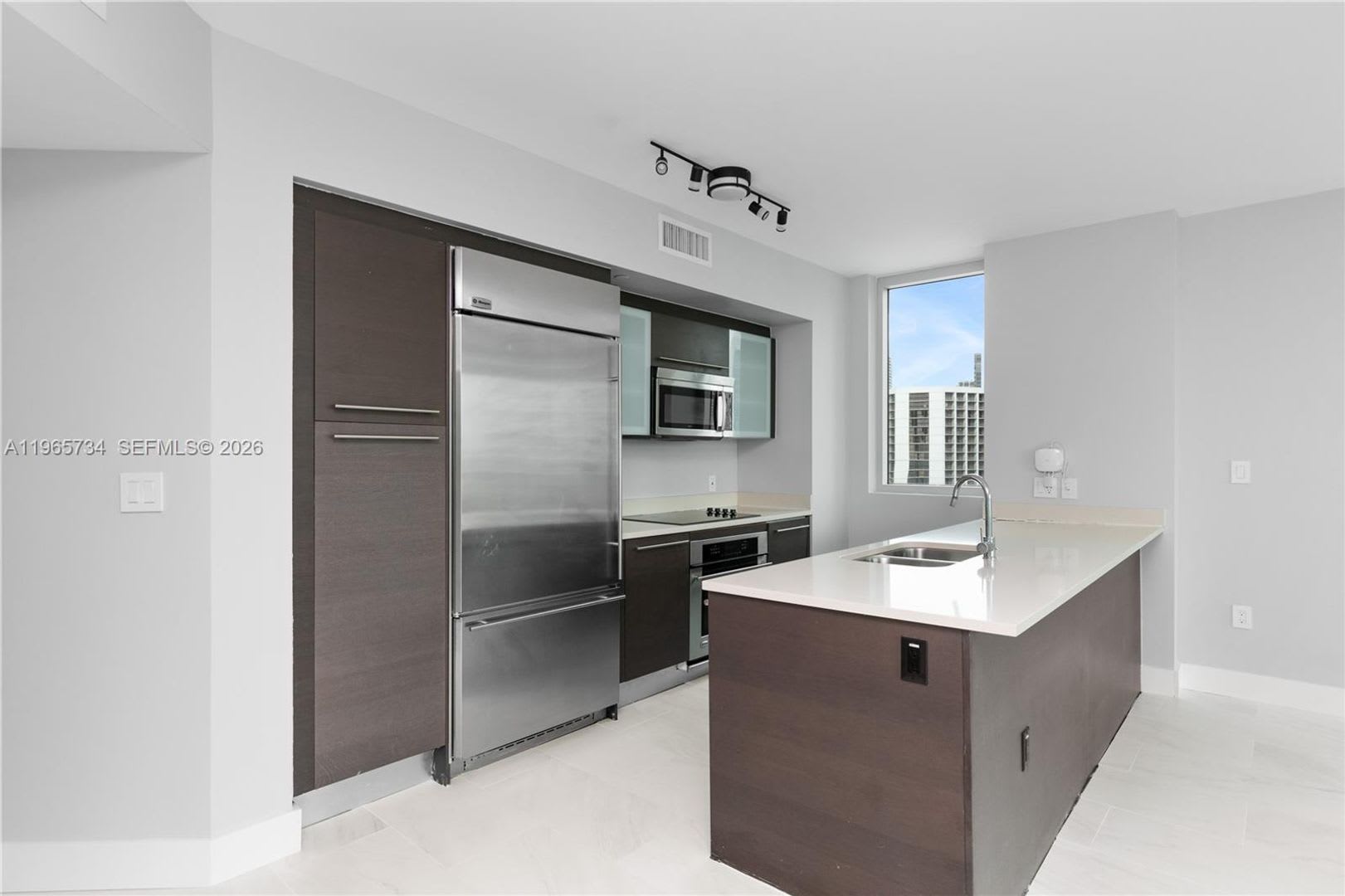 500 Brickell Avenue 1801 Miami Fl 33131 – photo 2