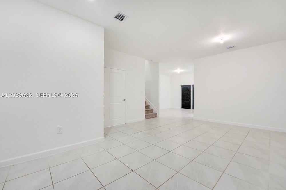 2615 SE 11th St – photo 2