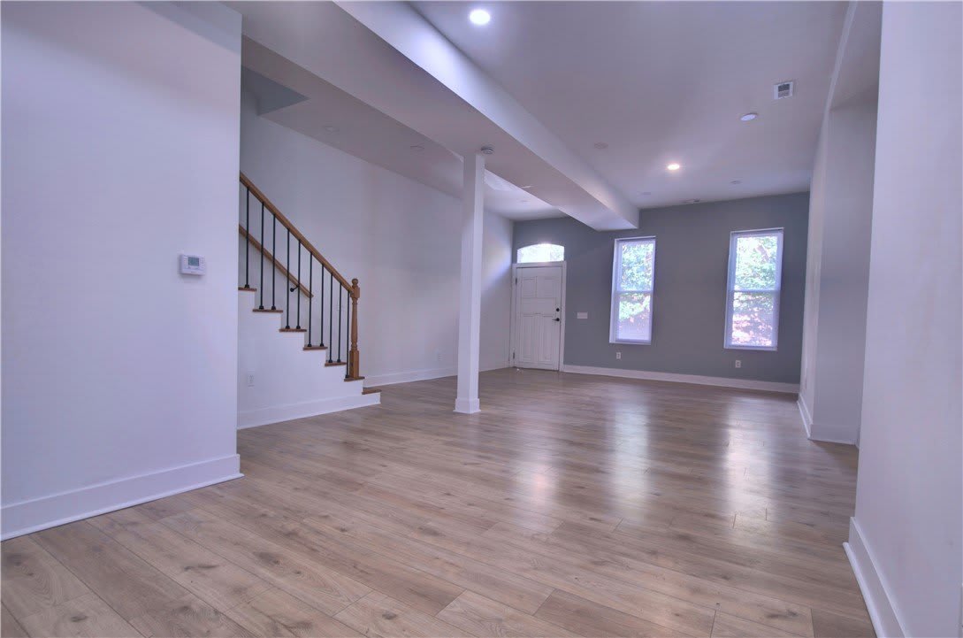 1327 Reddour St – photo 5