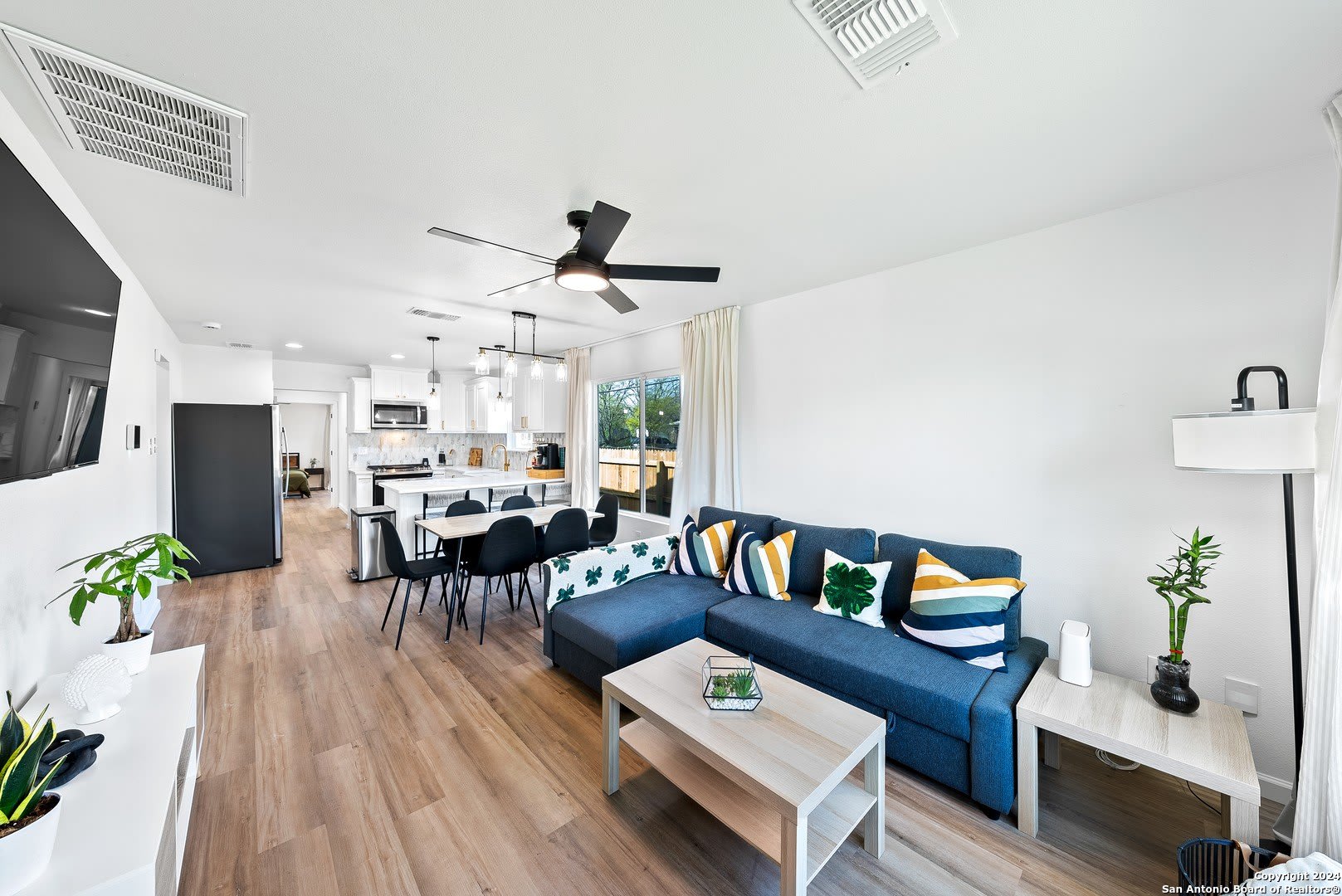 1102 BURLESON – photo 1