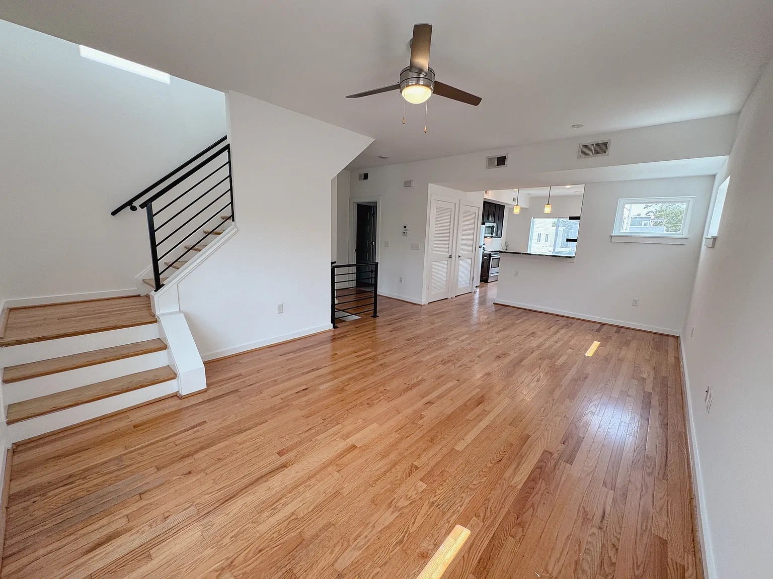 200 W 11th St – photo 3