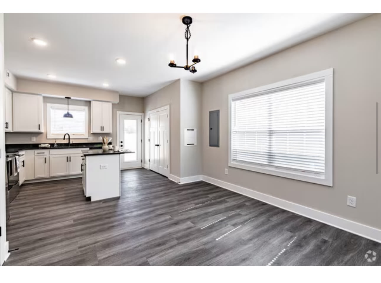 446 Glenda Ct – photo 2