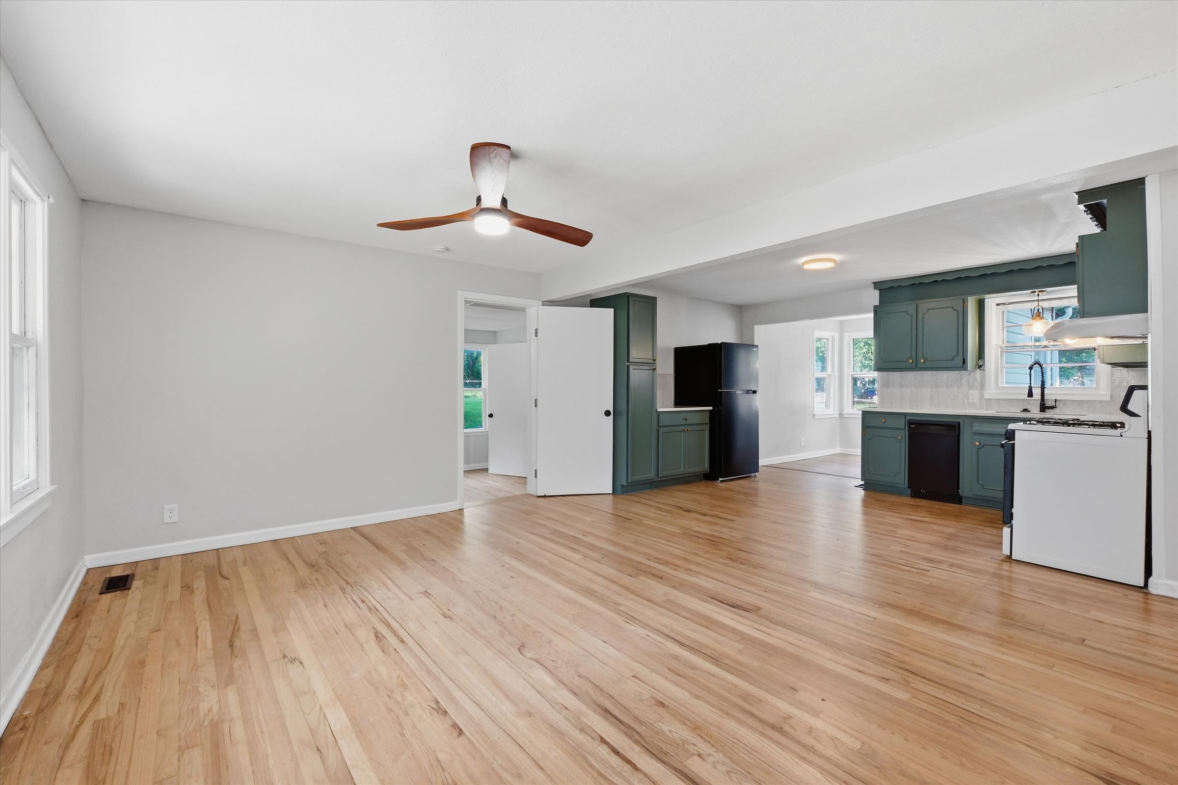 7725 Robinson Street – photo 5