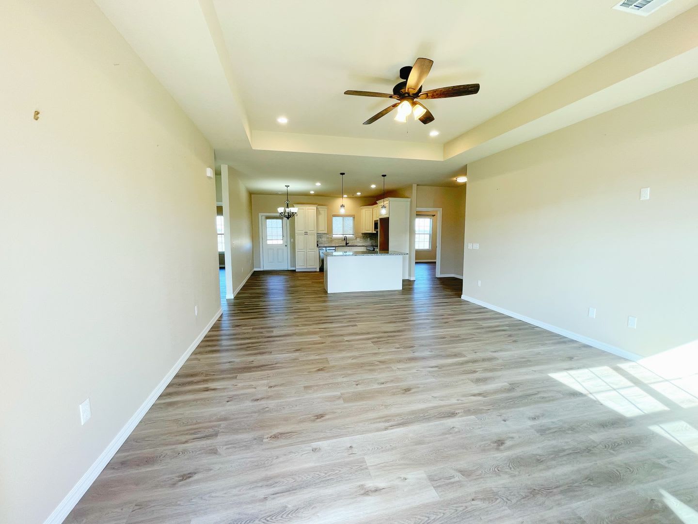 Beautiful 4 2 5 Home In Convenient Location – photo 2
