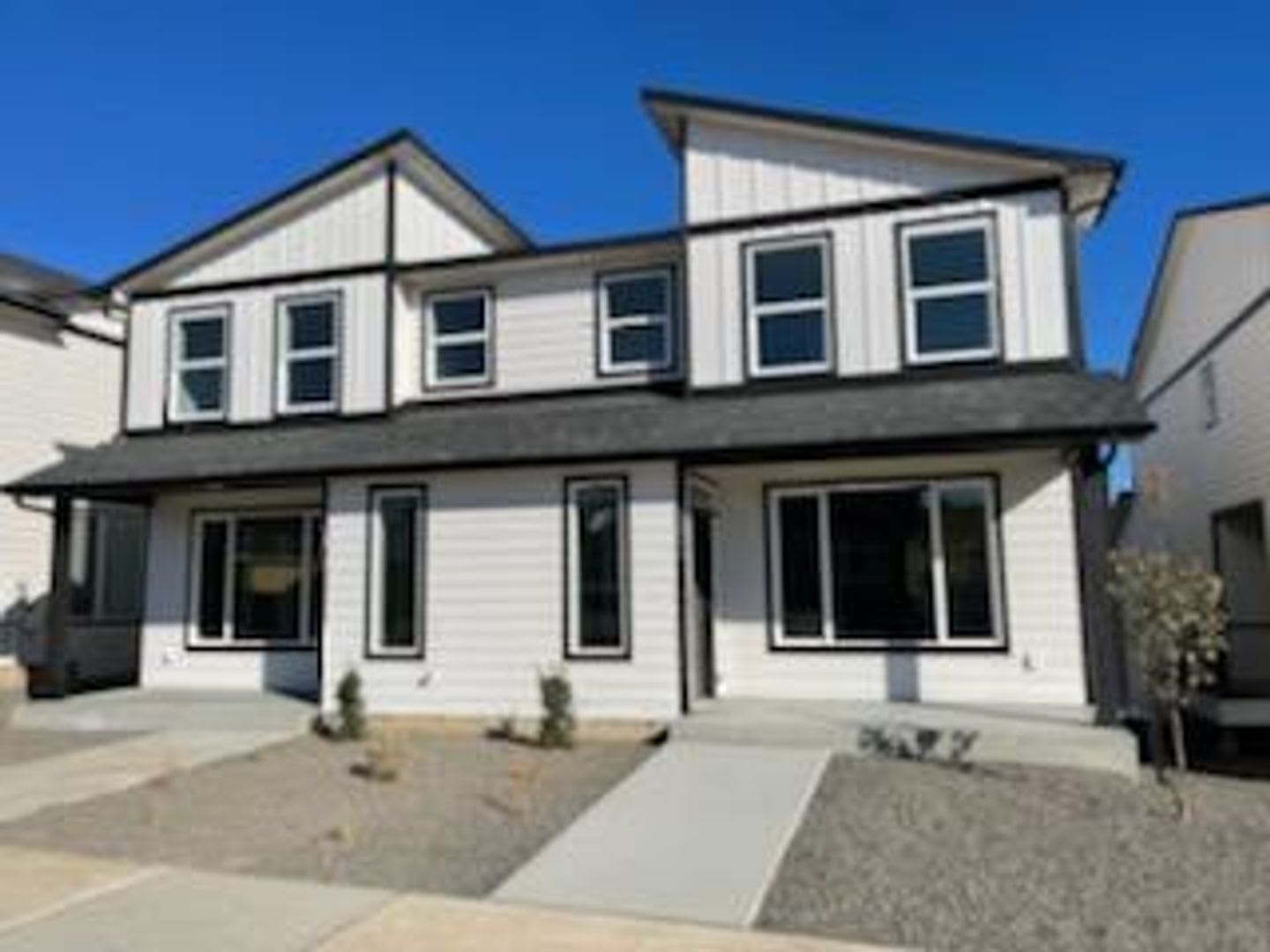 Modern design 3 bed, 2.5 bath duplex Available July 10th! – photo 1