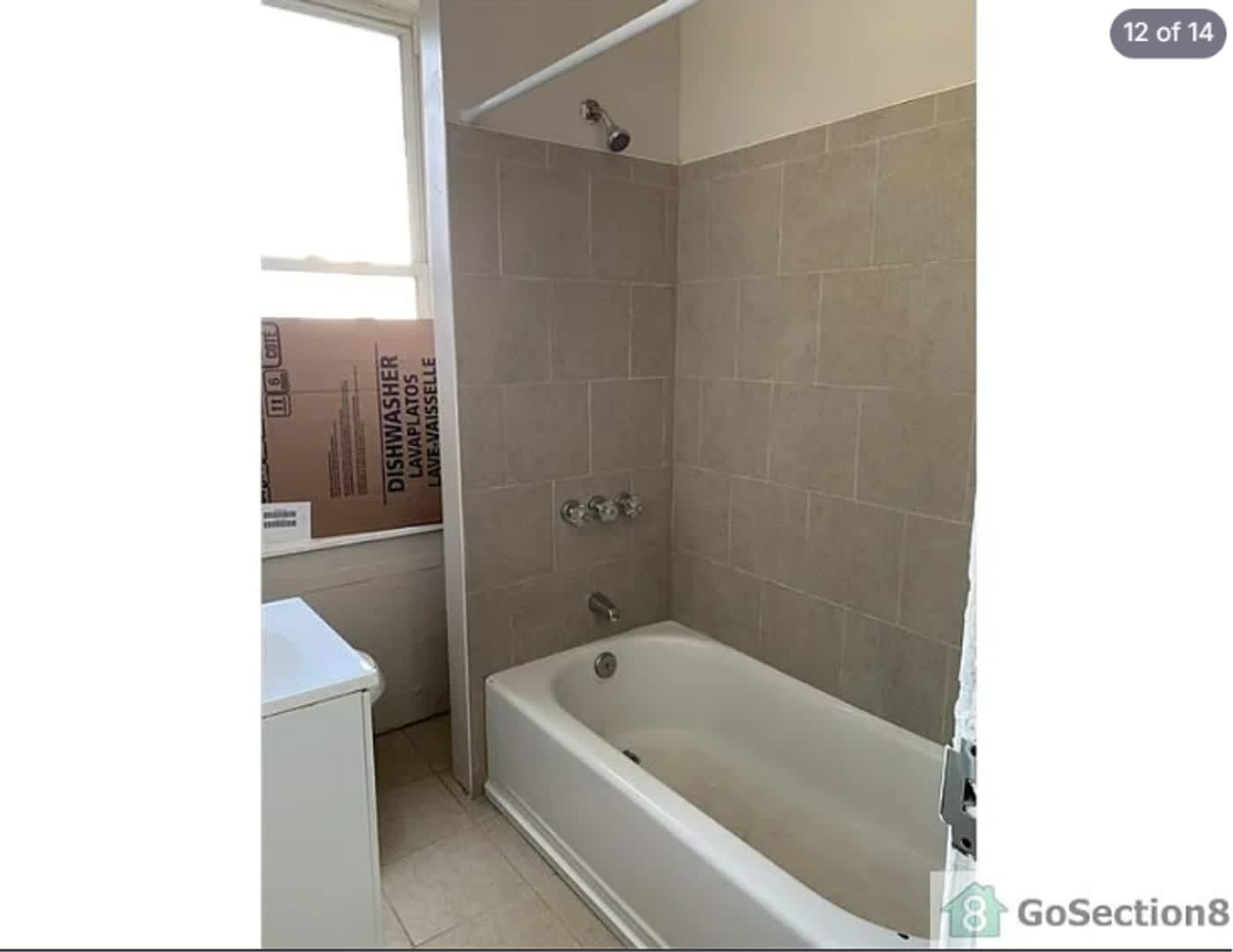 Spacious 3BR Townhouse with Modern Kitchen Hardwood Floors Available Now! – photo 3