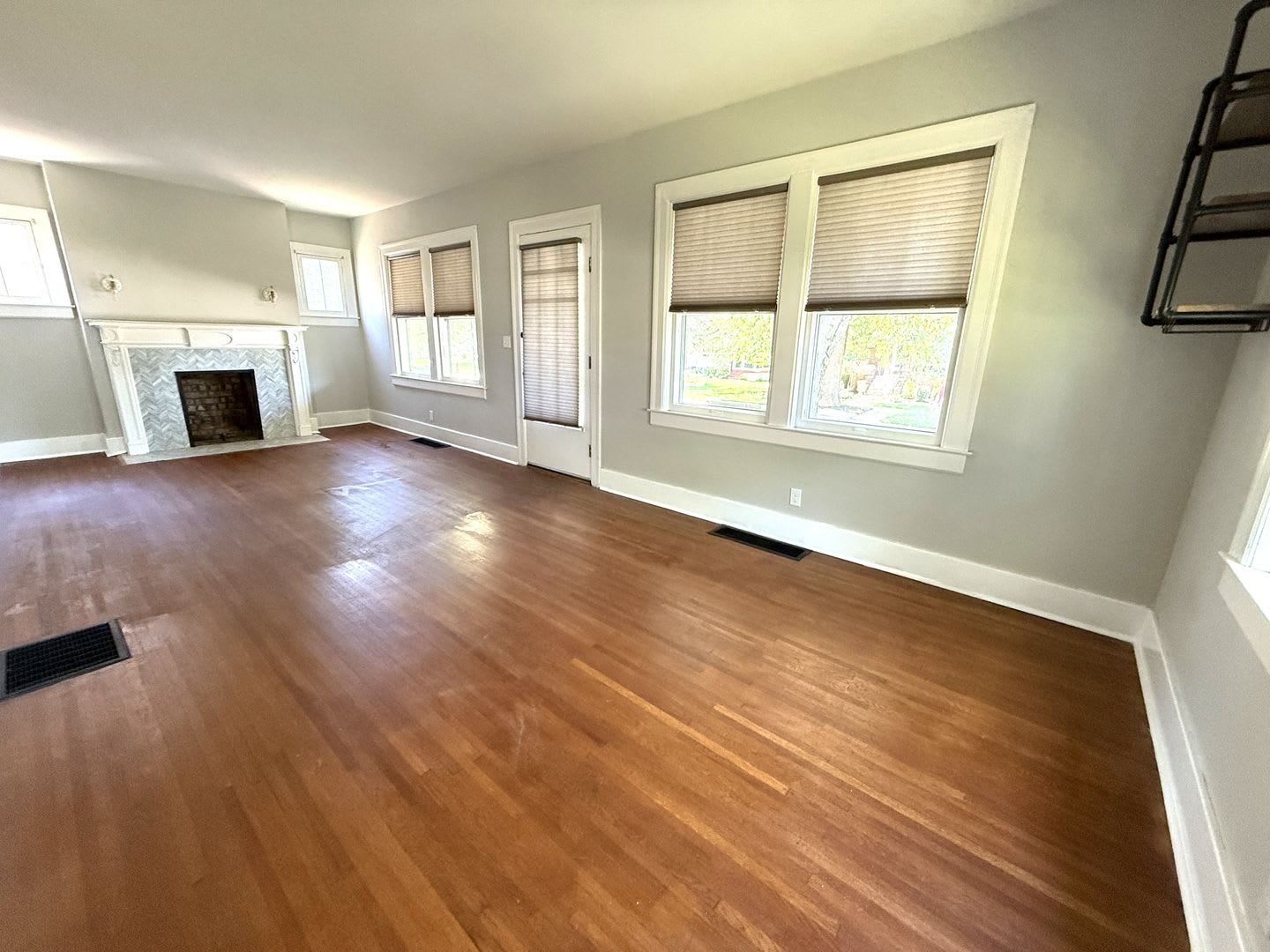 Charming 5 Bedroom 2 Bath Home with BASEMENT located in Audubon Park – photo 5