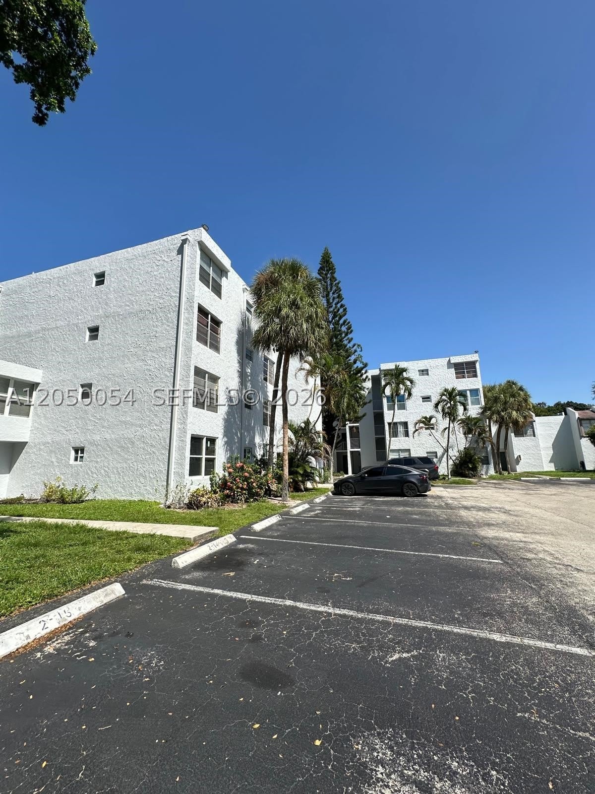 9410 Live Oak Pl – photo 3