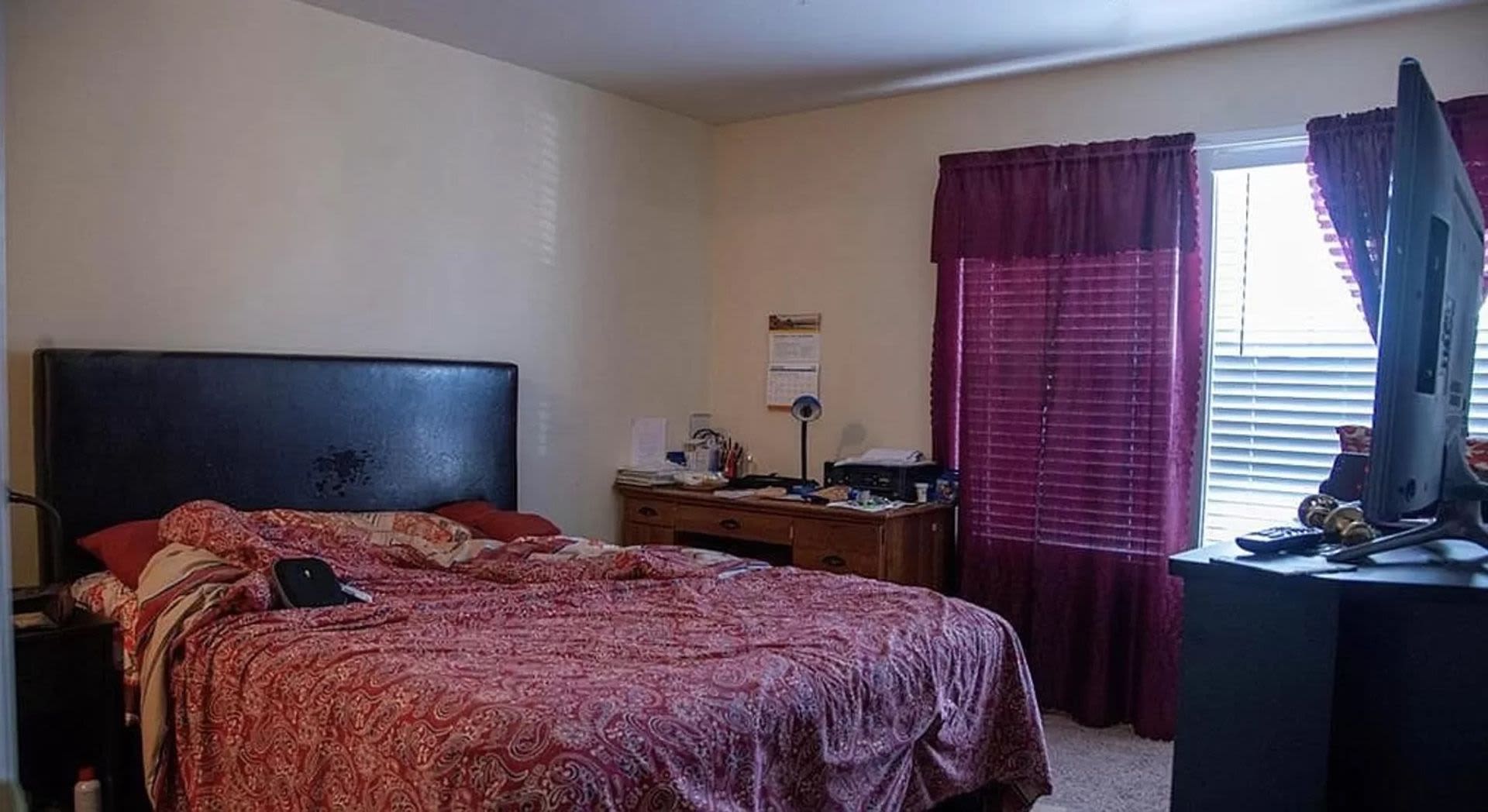 Room in 3 Bedroom Home at Plaza Walk Dr – photo 3