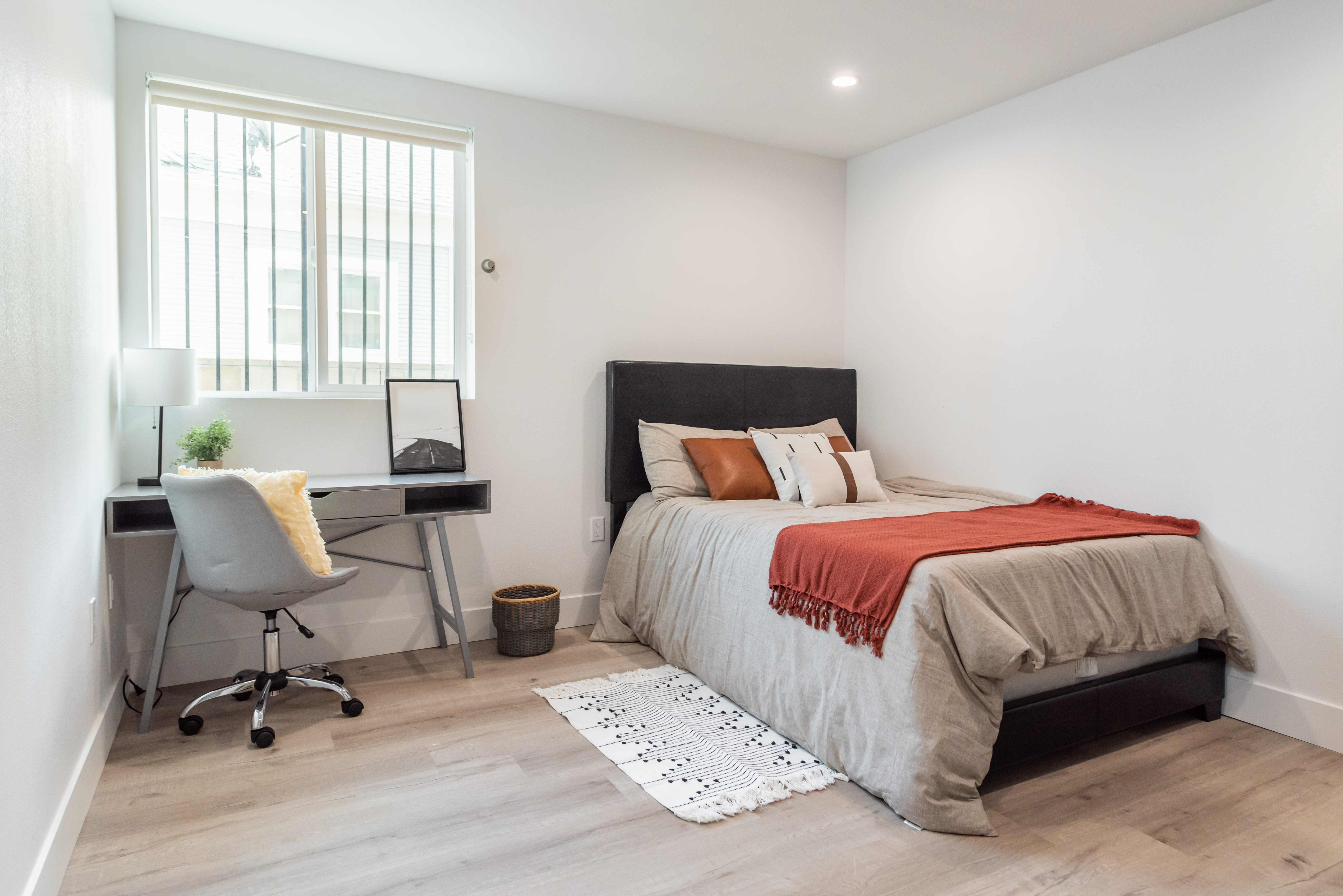 1351 W 37th Street – photo 2