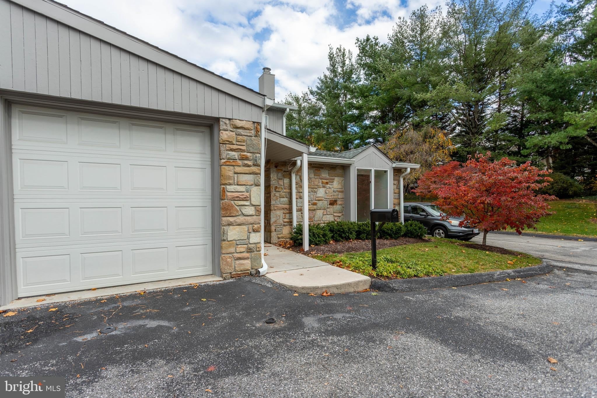 22 STONE MANOR – photo 4