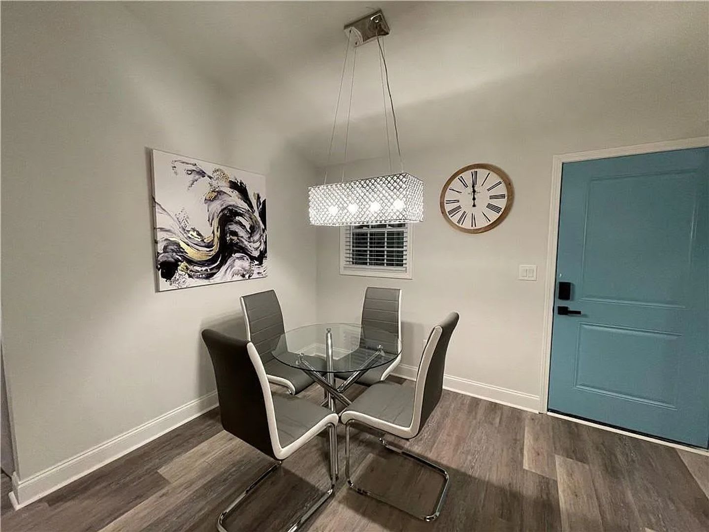 Room in 5 Bedroom Home at Cedar Ave NW – photo 5