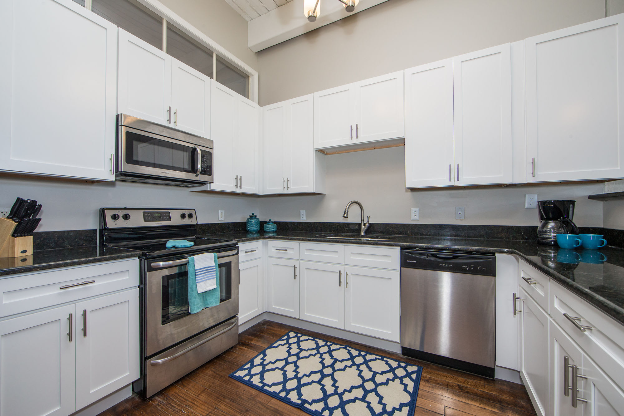 Broadway Apartments – photo 2