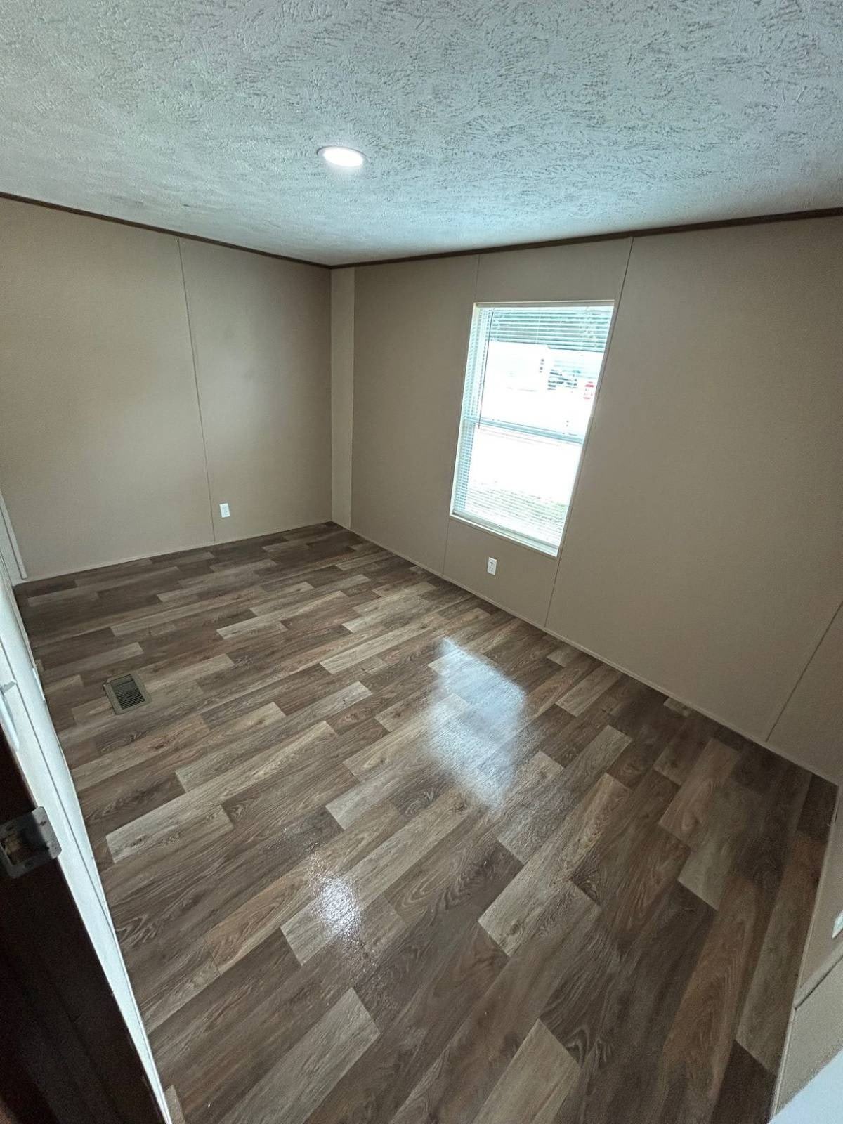 1048 Victoria St. – photo 5