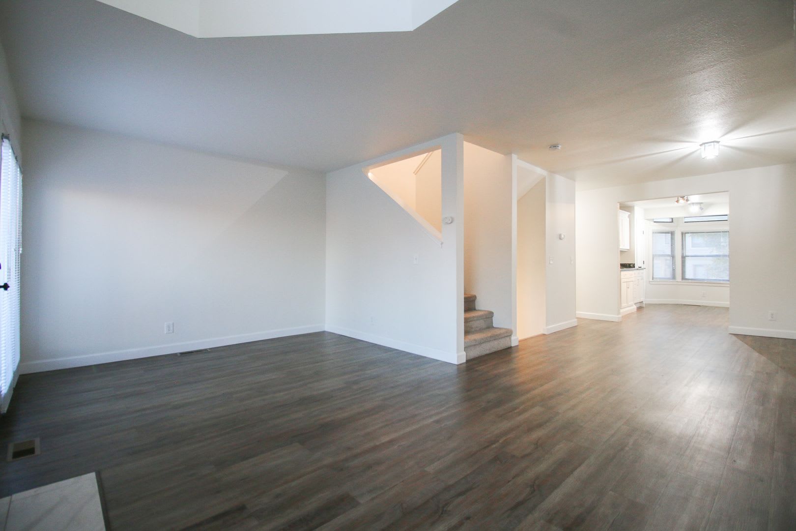 2 Bedroom, 2.5 Bath Walking Distance From the Riverside Trails and Downtown! – photo 5