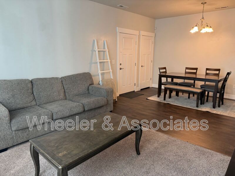 47 W. Silver Springs Dr. – photo 3