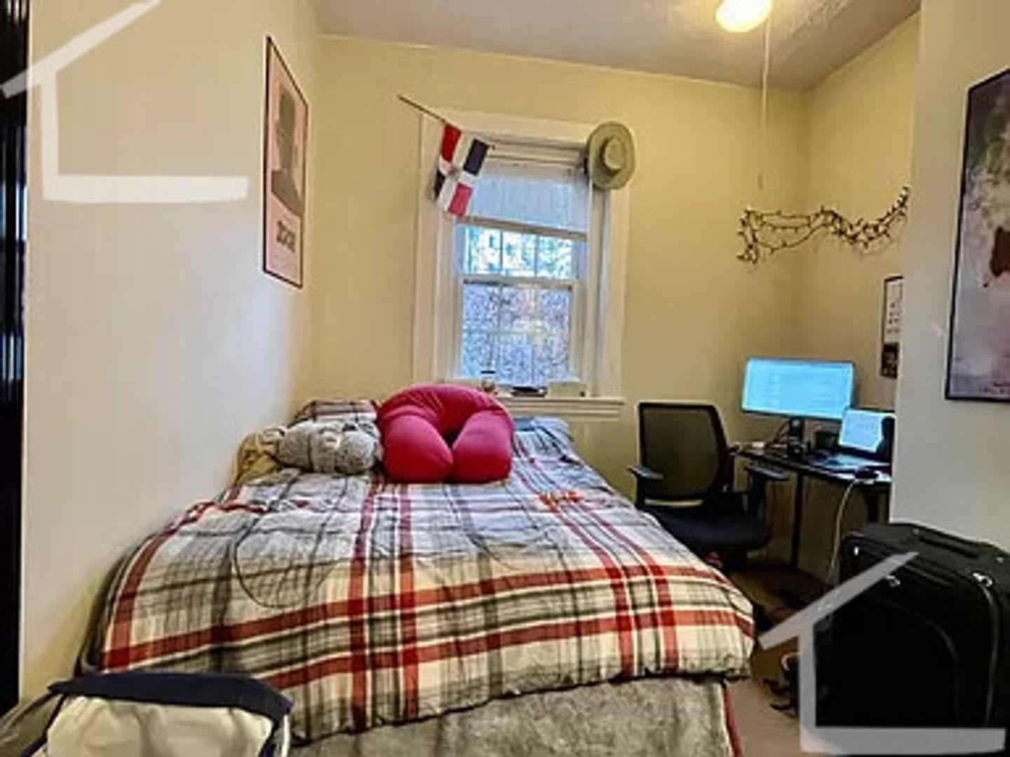 Stunning 3 bed in Brookline – photo 3