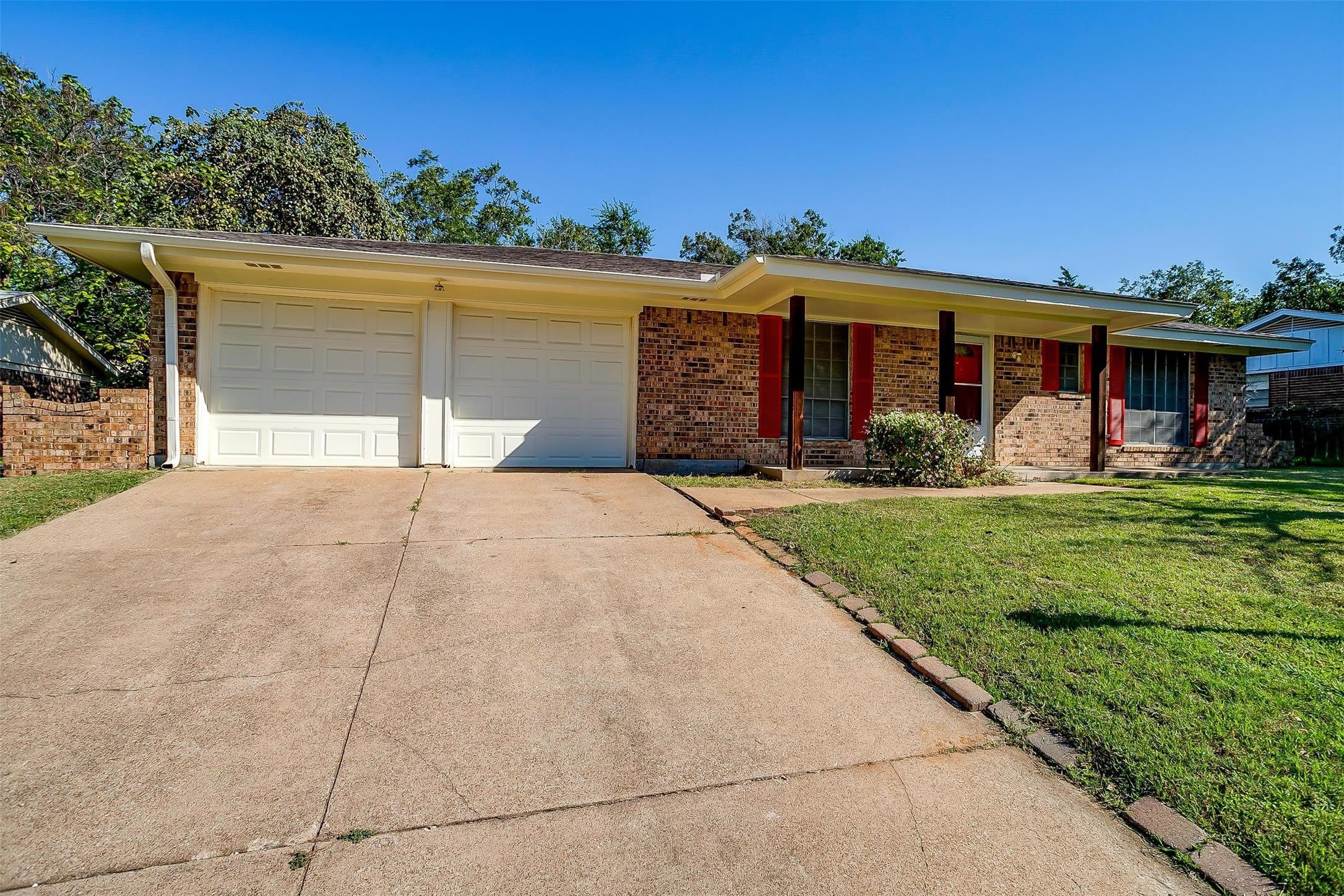 1104 Julie Street – photo 2