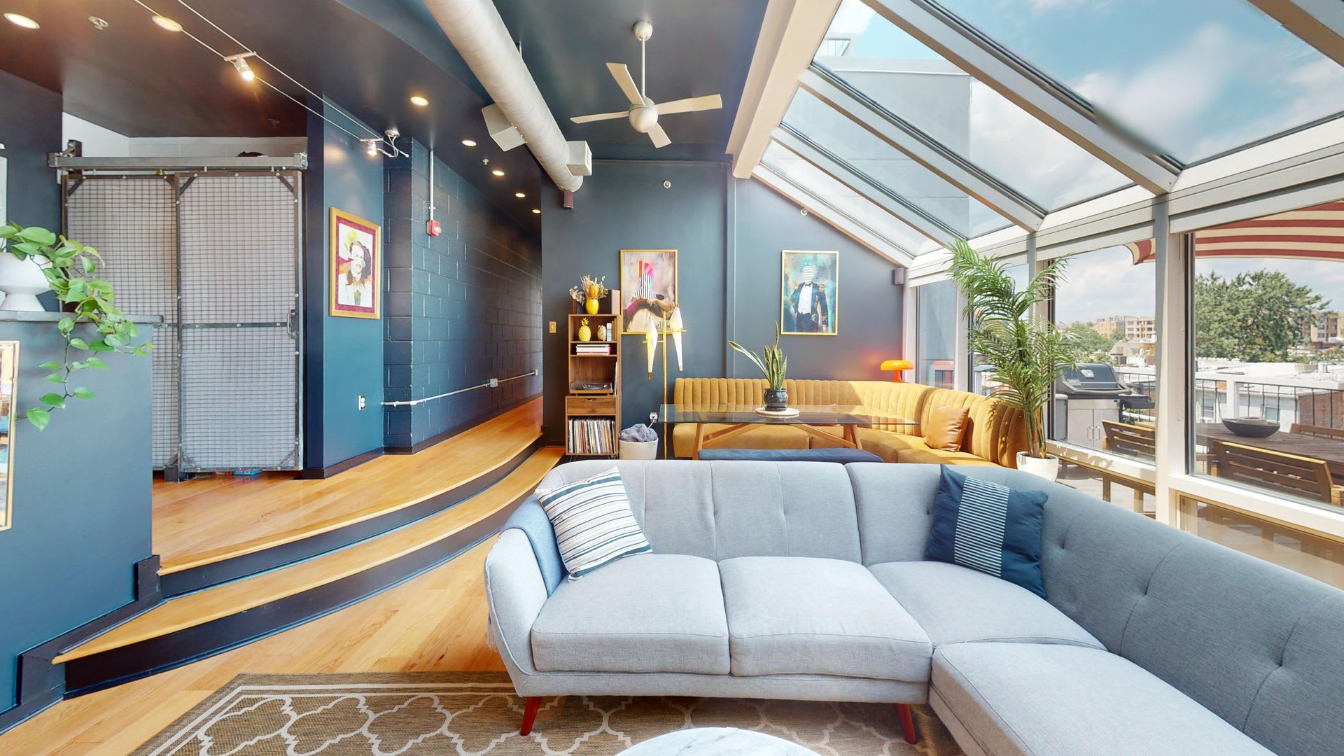 Stunning Penthouse Two Bedroom W Private Balcony Parking Included On Church Street – photo 2