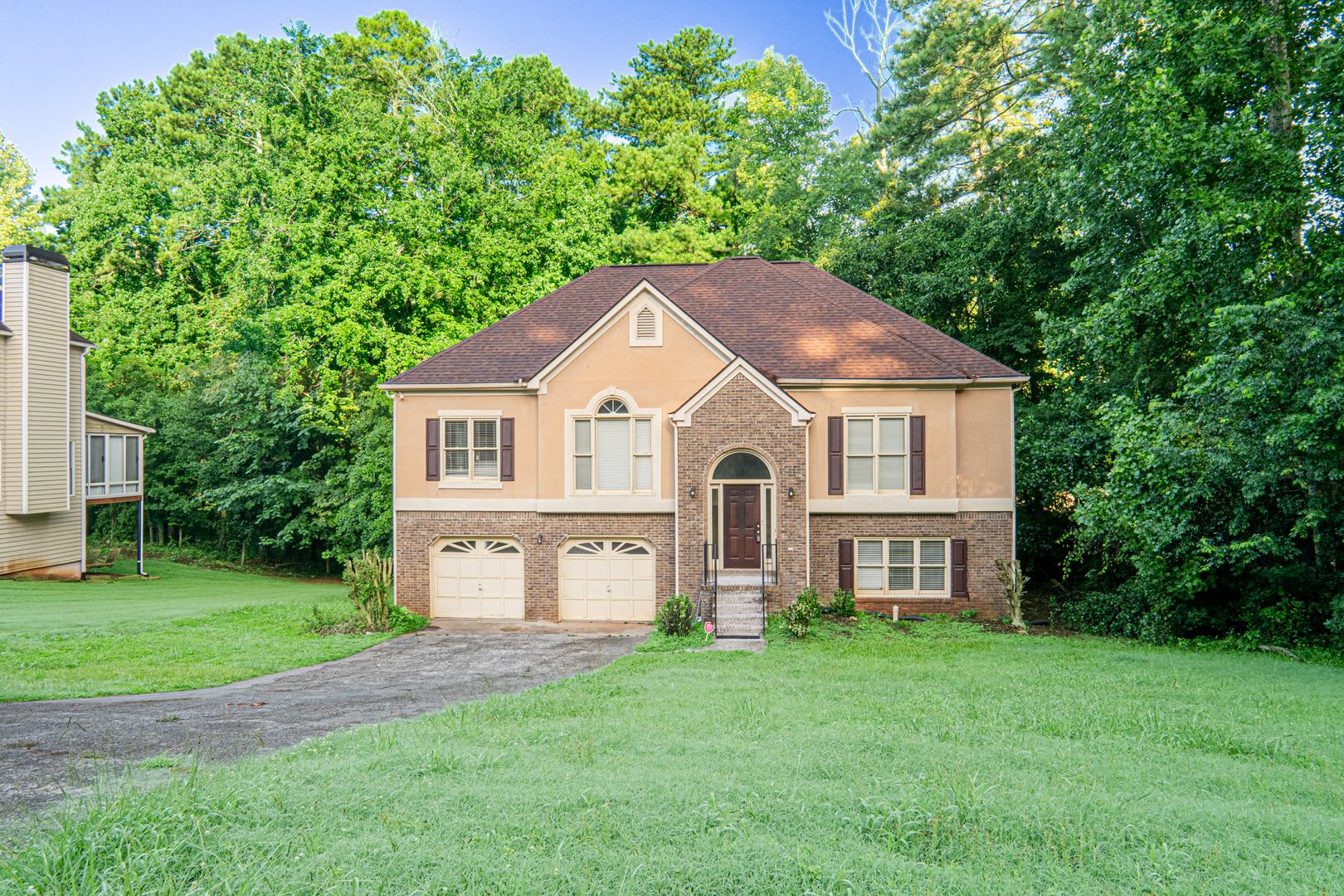 Beautifully Updated 5Br 3Ba Home No Carpet Fresh Paint Large Storage Flexible Floor Plan – photo 1