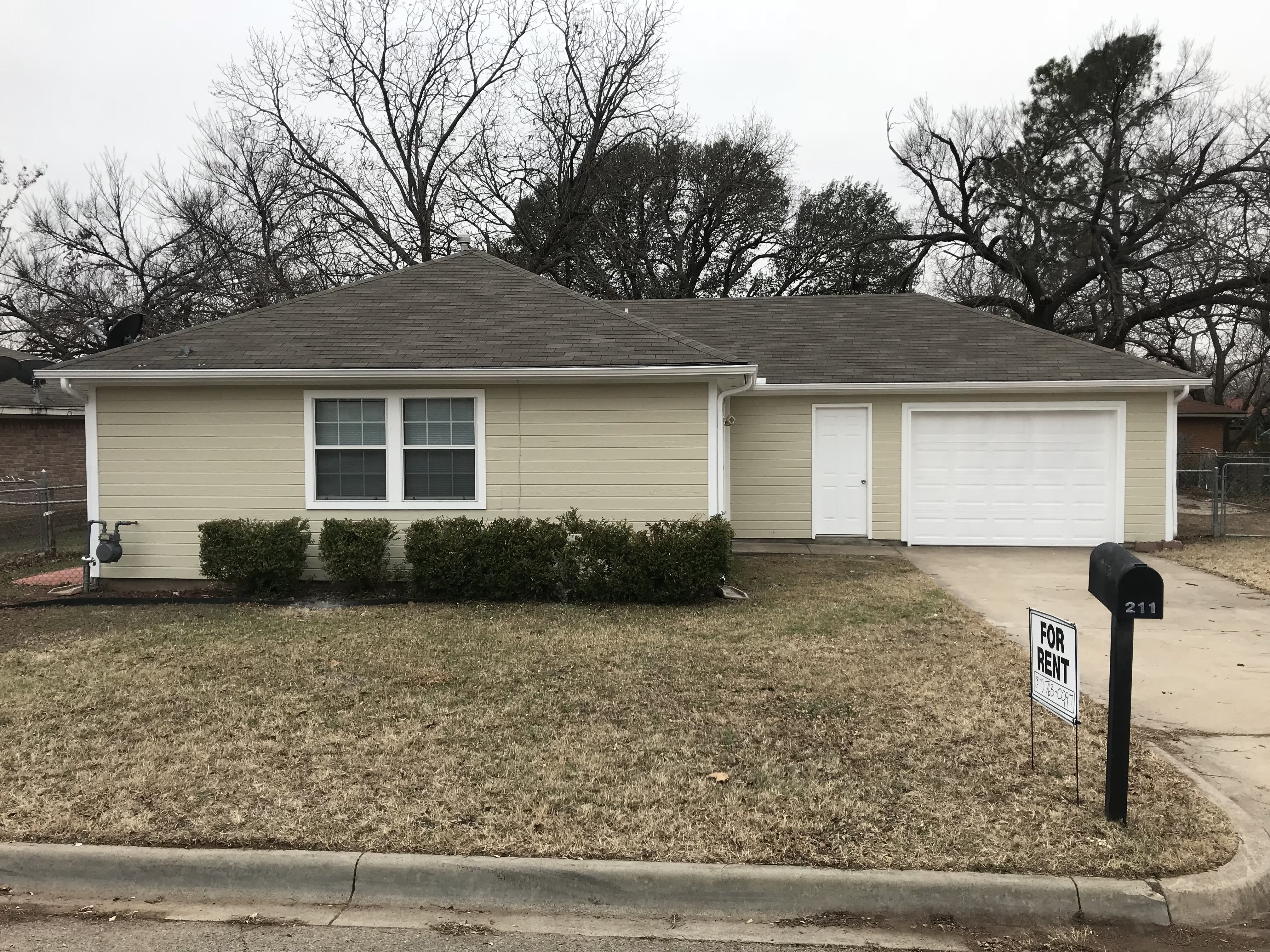 211 Stroud St – photo 1