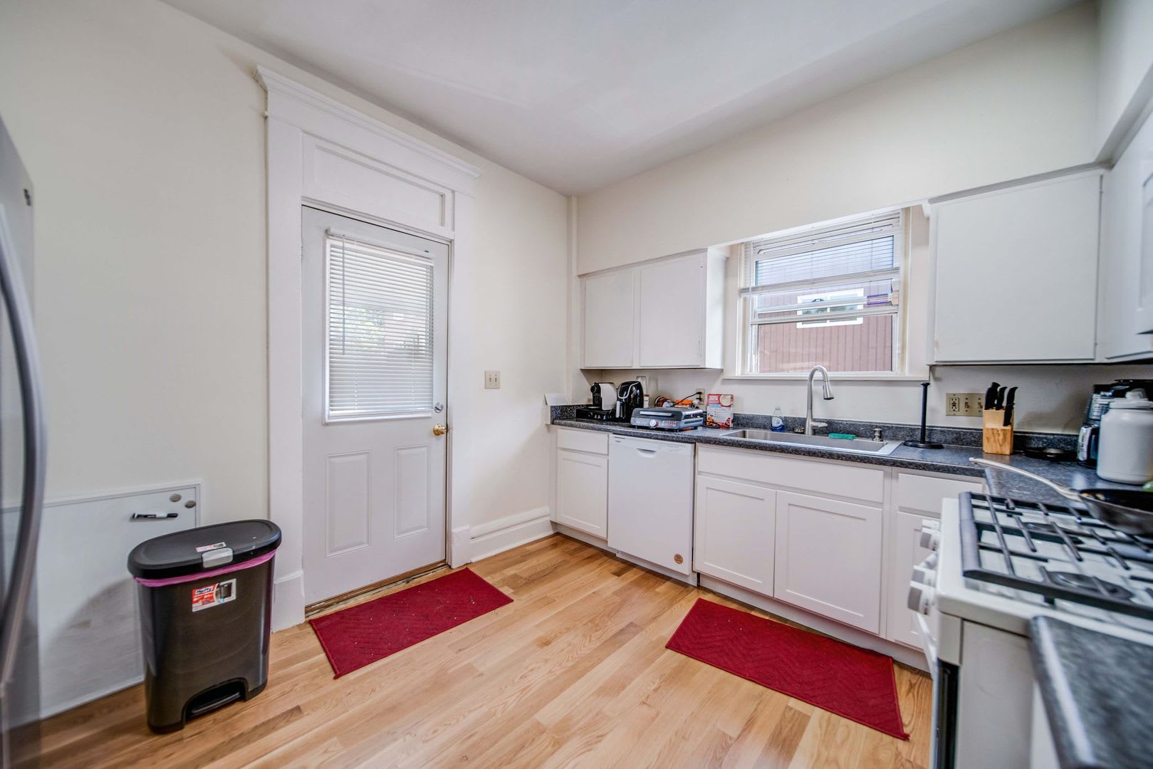 Ultimate 6-Bedroom House with Spacious Living & Sun-Soaked Outdoor Space on Frambes Ave! – photo 5