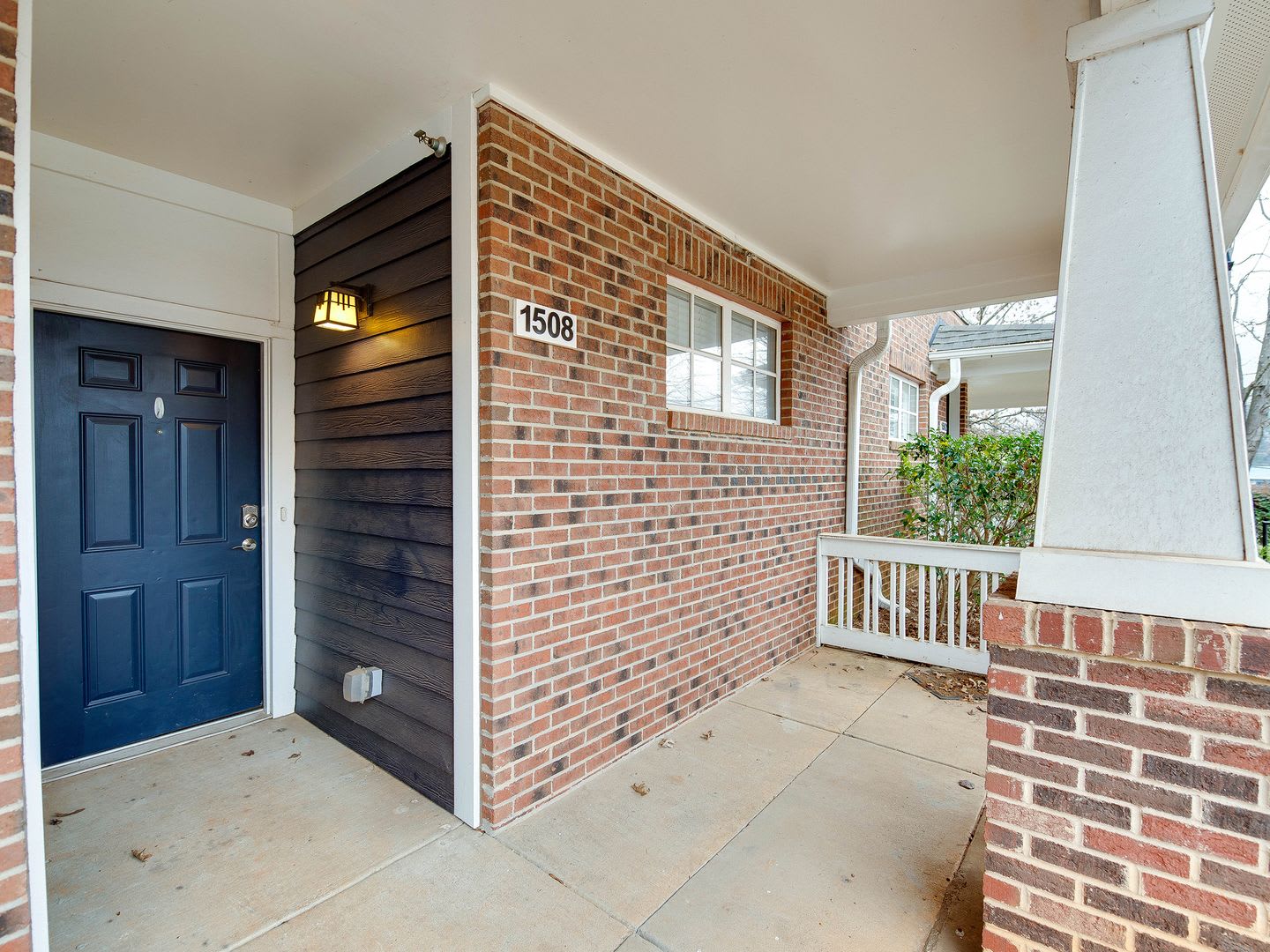 Wesley Heights Townhome with City Views – photo 3