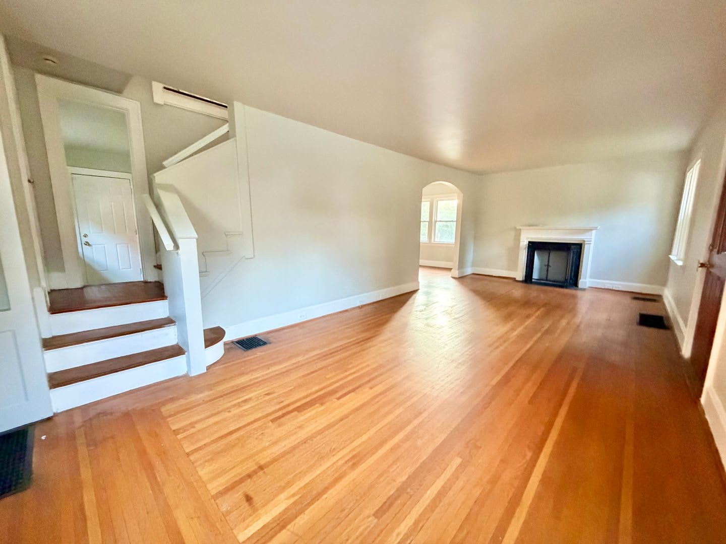 Great 3 bed home in Bond Hill!! – photo 3