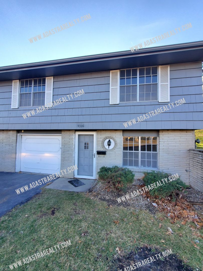 Completely Remodeled Overland Park Duplex Available In August – photo 1