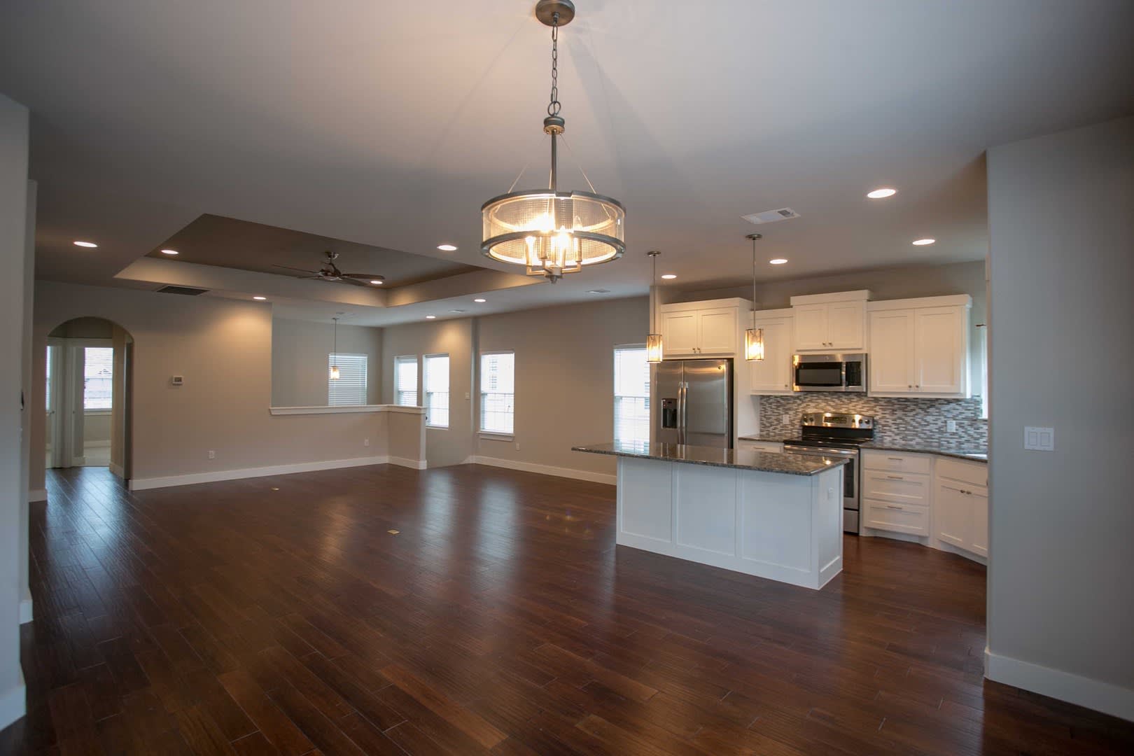 2 Week Free Move-In Special! Modern Single-Story Condo Near Lake Austin & Lake Travis – photo 5