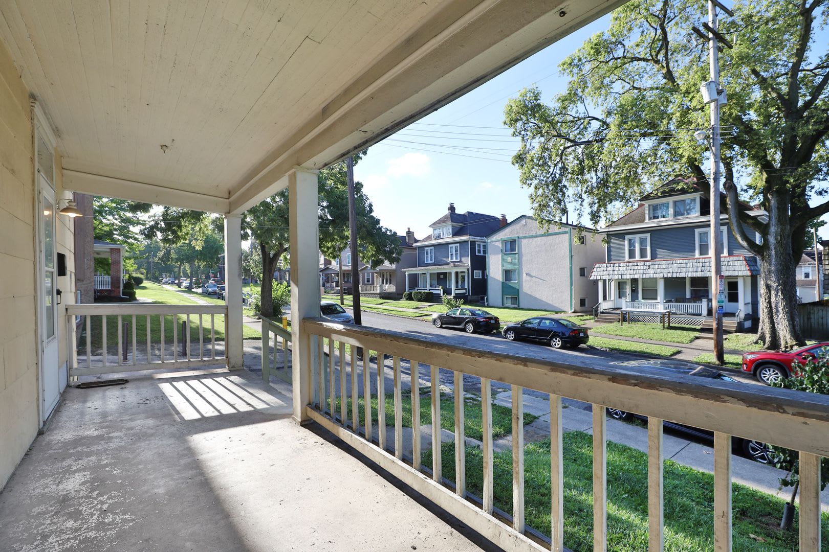 Ultimate 6-Bedroom House with Spacious Living & Sun-Soaked Outdoor Space on Frambes Ave! – photo 3