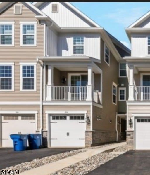 204 Honeysuckle Ln – photo 2