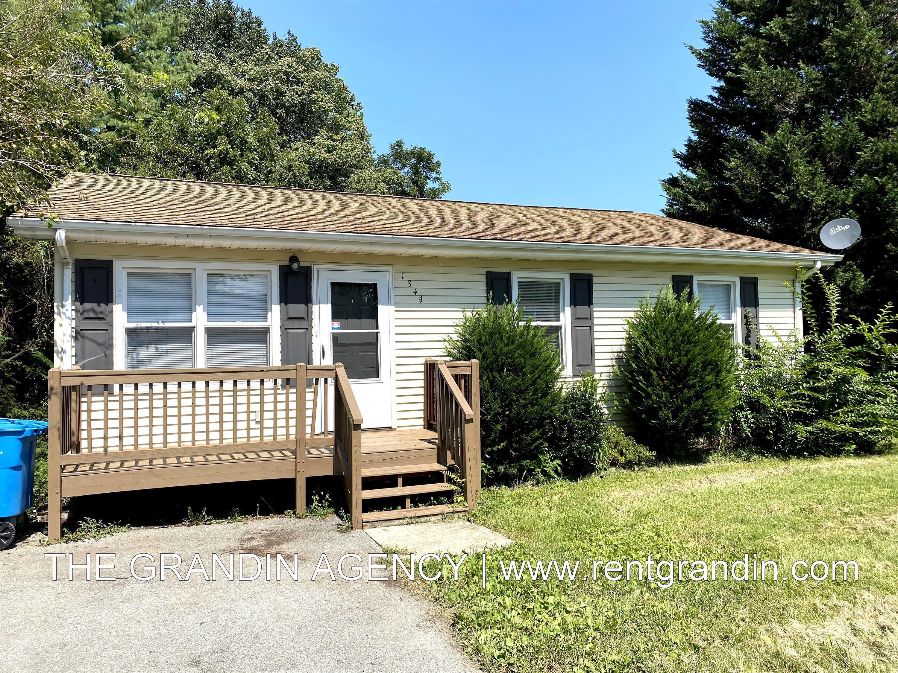 1344 Mabry Avenue Southeast – photo 2