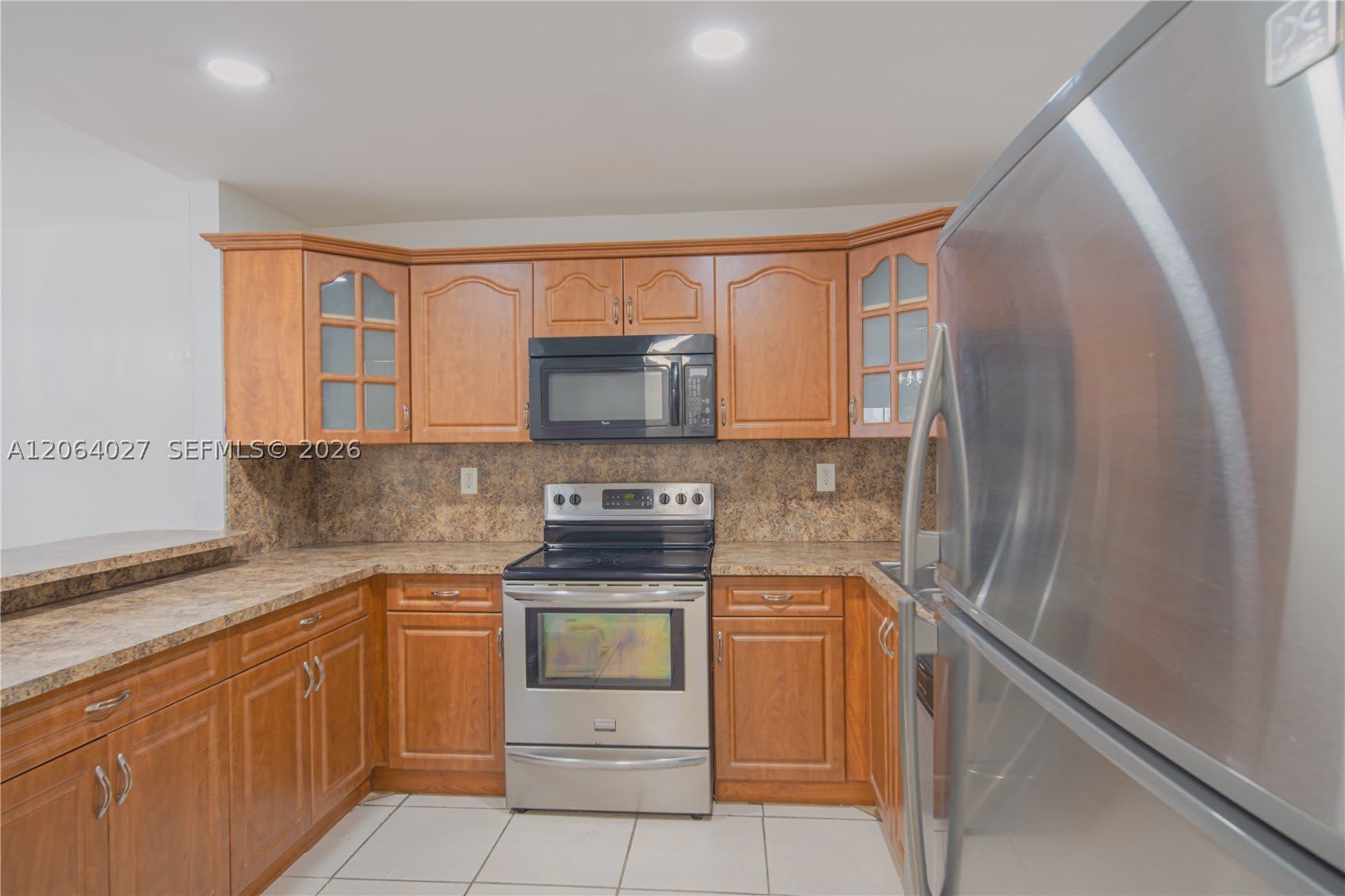 2830 Riverside Dr – photo 3