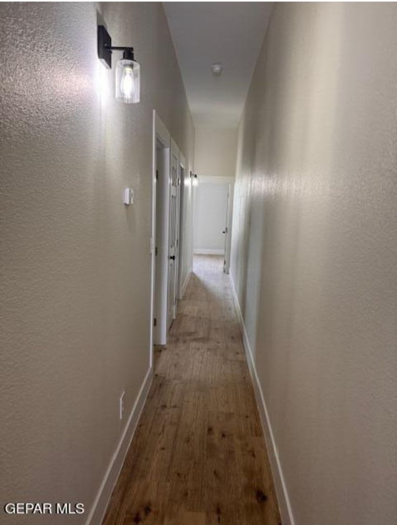 FULLY remodeled Fresh paint, ready now!!! – photo 4